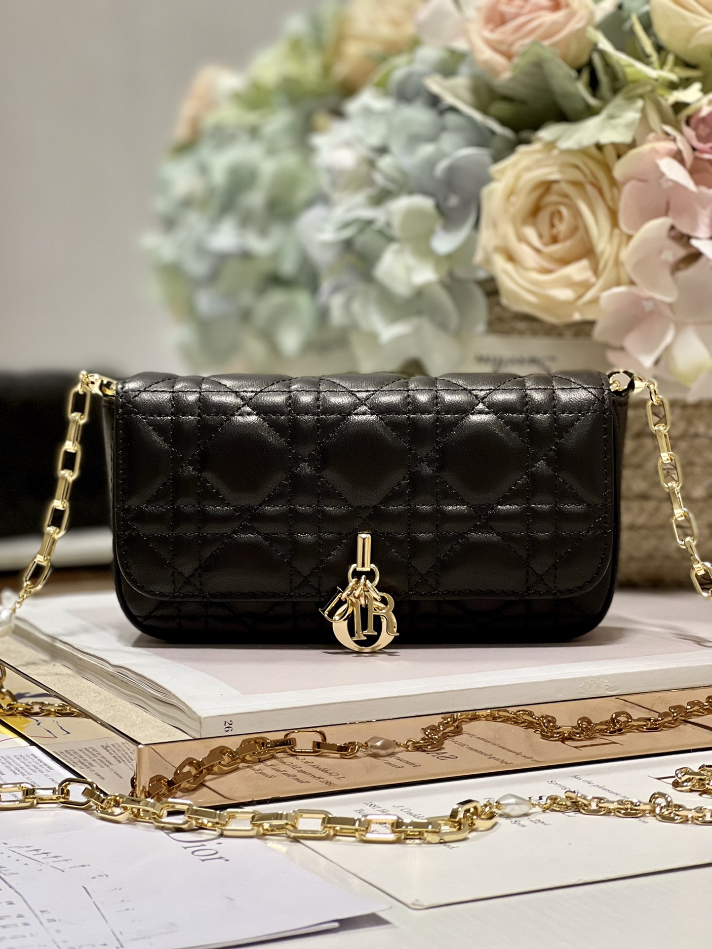 Lady Dior сумка для телефона черная кожа ягненка стеганый узор цепочка
