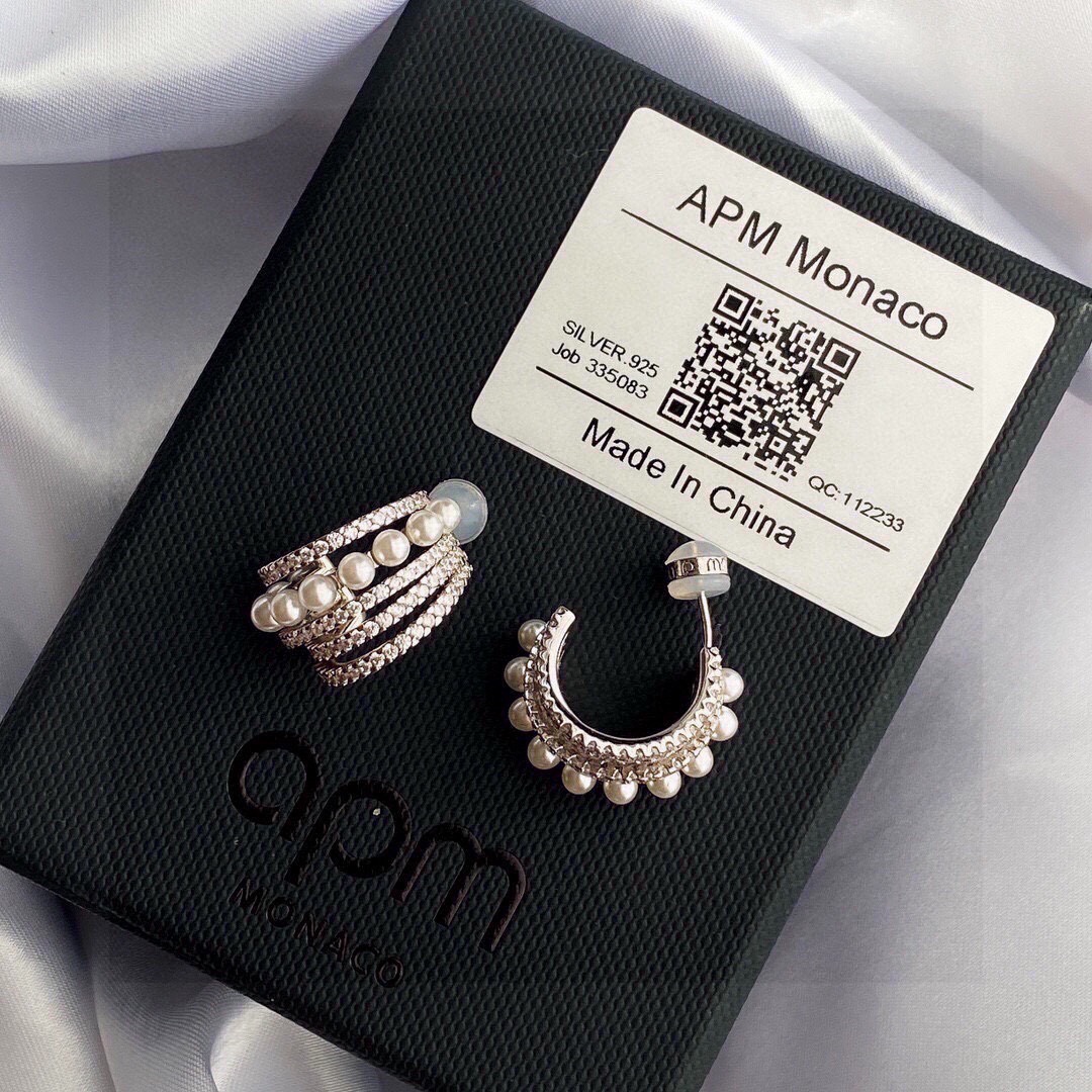 APMmonaco银白色五圈珍珠耳环925纯银手工微镶白色氧化锆石和淡水珍珠为了让经典的环状耳环更加精致