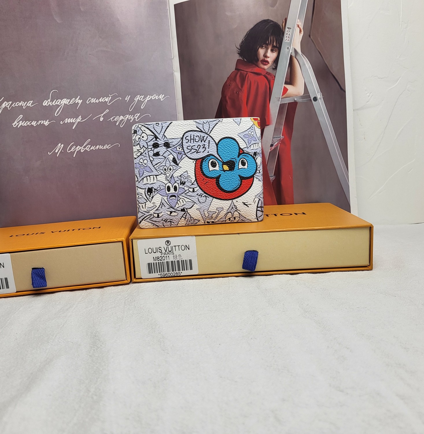 Elegant Leather Bifold Wallet Open, Interior