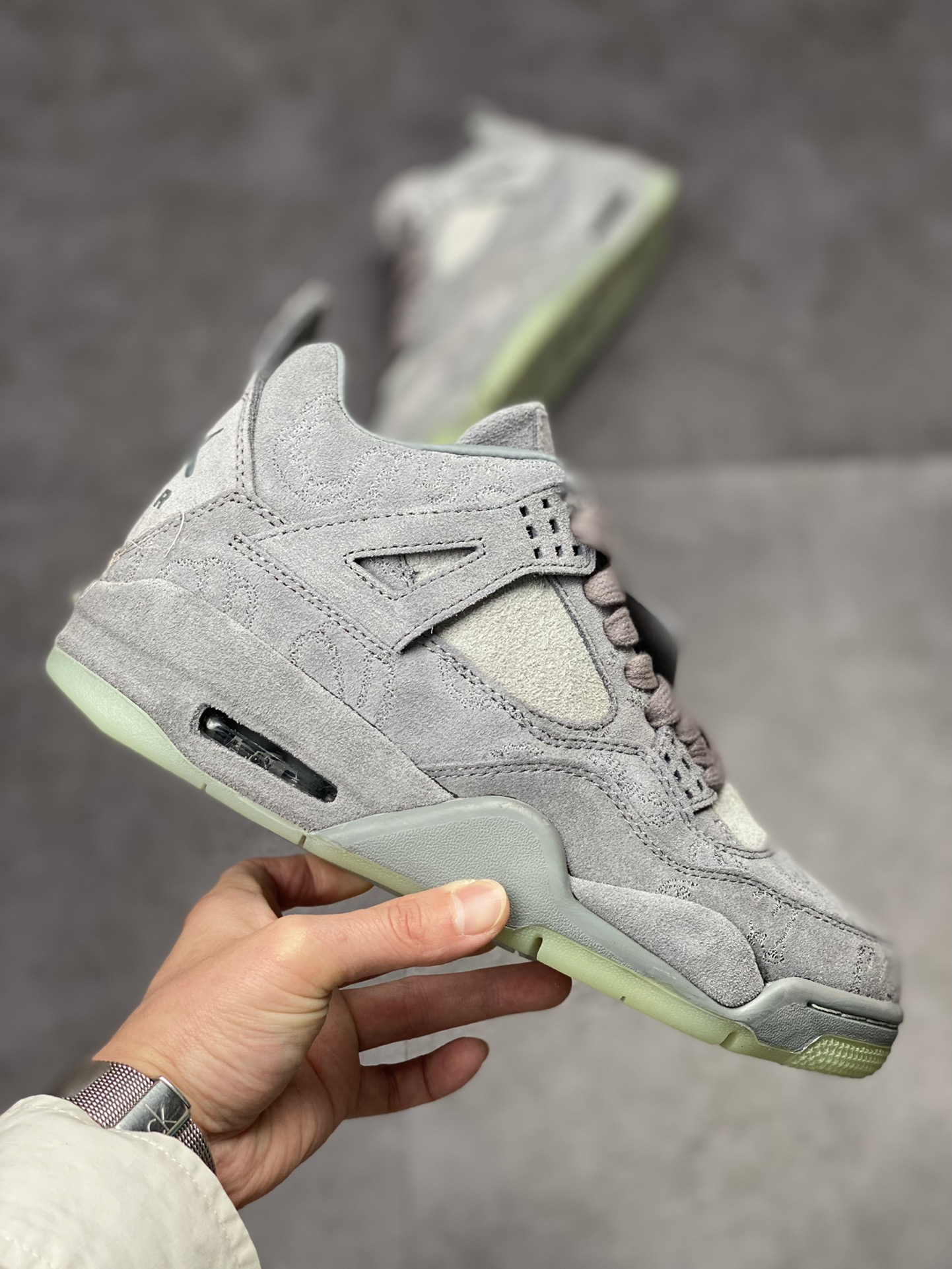 300 Air Jordan 4 X Kaws 灰麂皮 翻水经典  930155-003