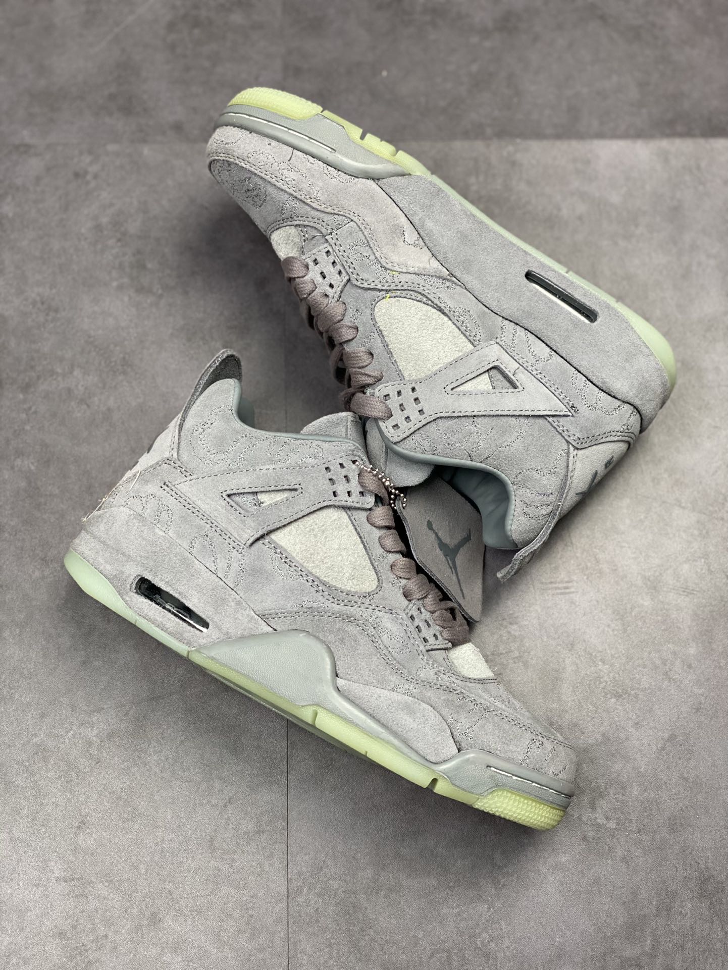 300 Air Jordan 4 X Kaws 灰麂皮 翻水经典  930155-003