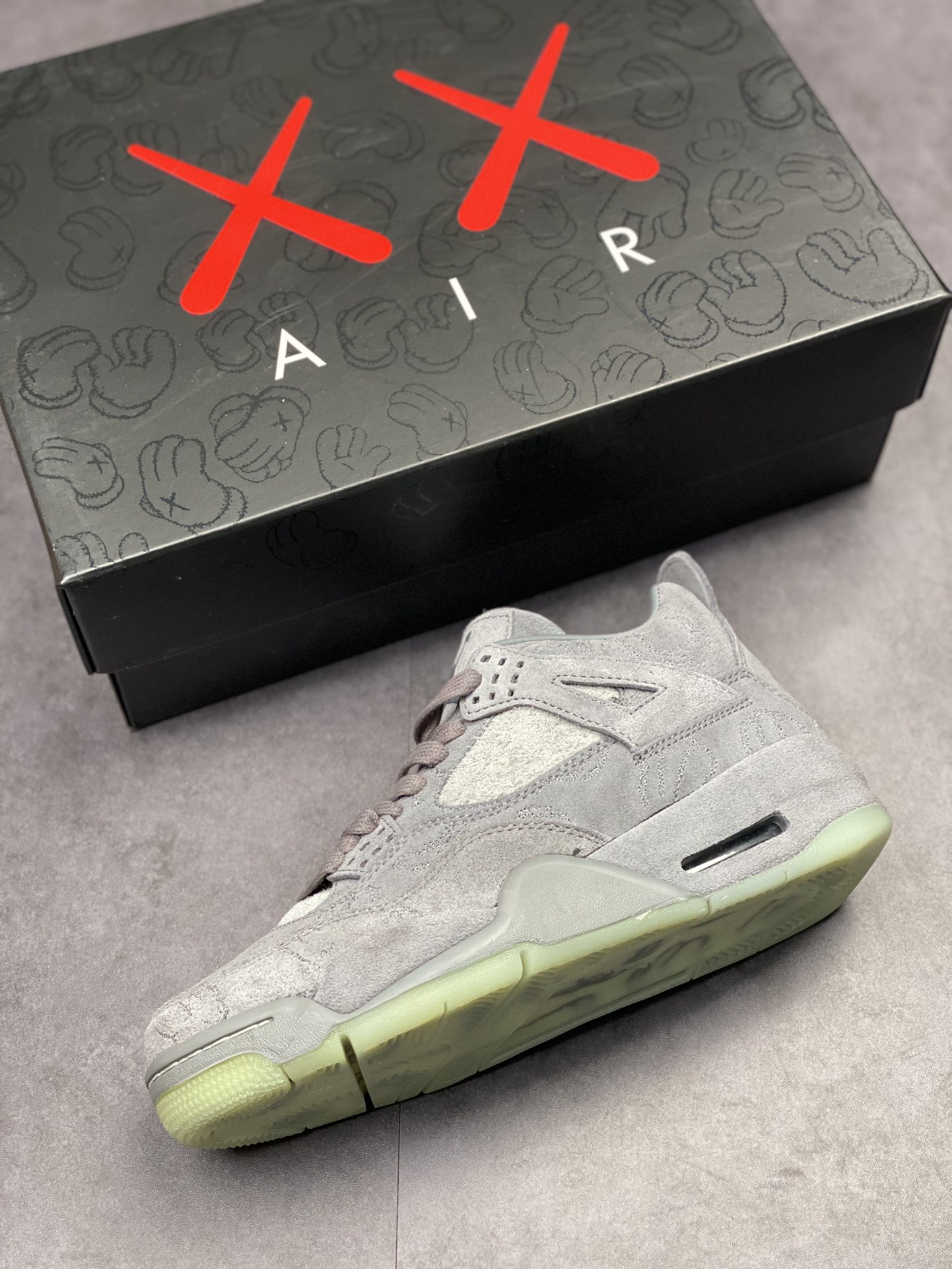 300 Air Jordan 4 X Kaws 灰麂皮 翻水经典  930155-003