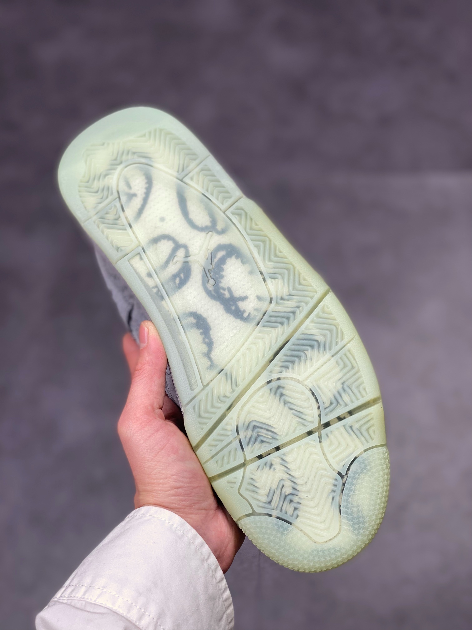 300 Air Jordan 4 X Kaws 灰麂皮 翻水经典  930155-003