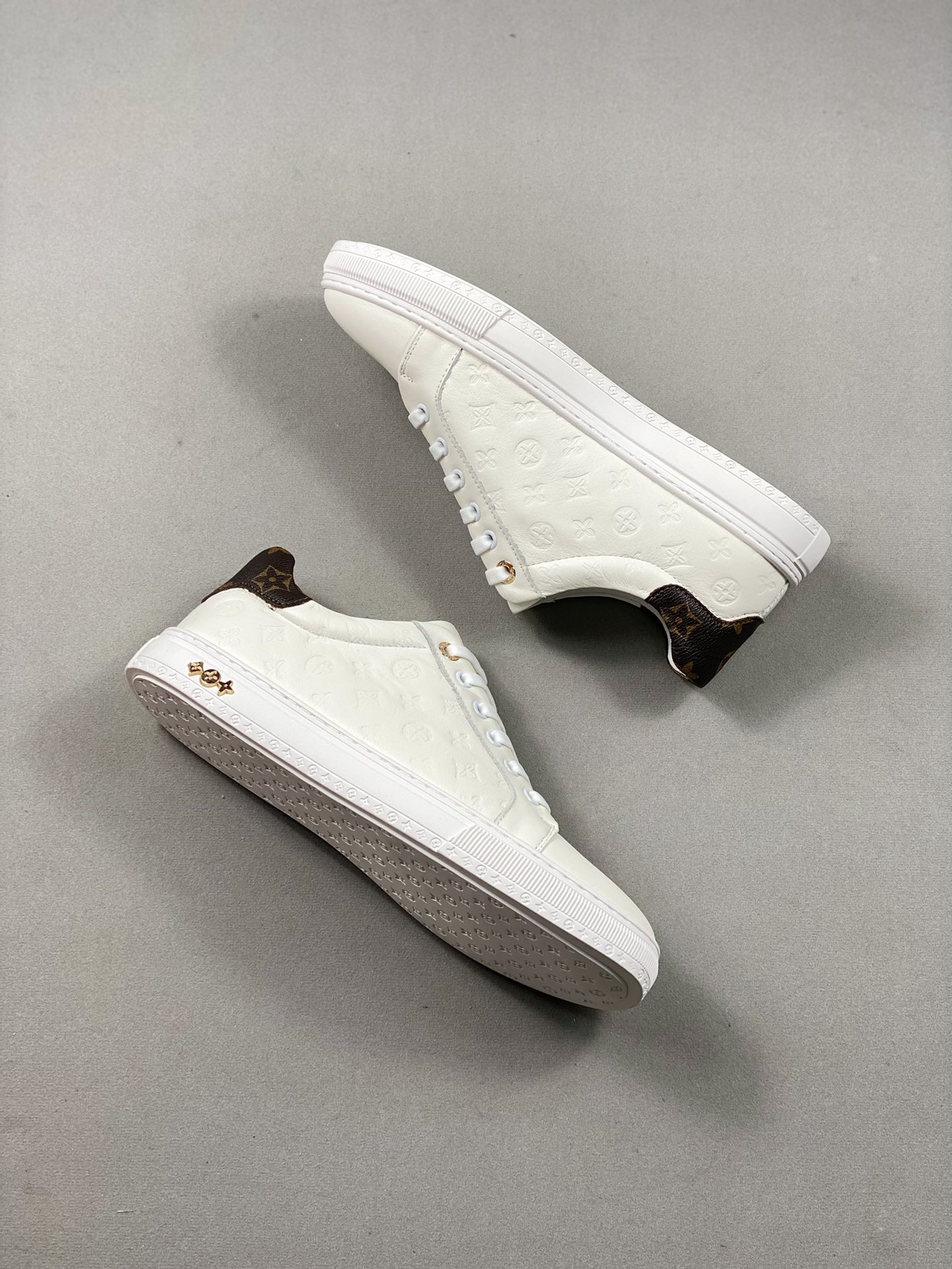 380  23ss Trainer Sneaker 低帮休闲运动板鞋系列