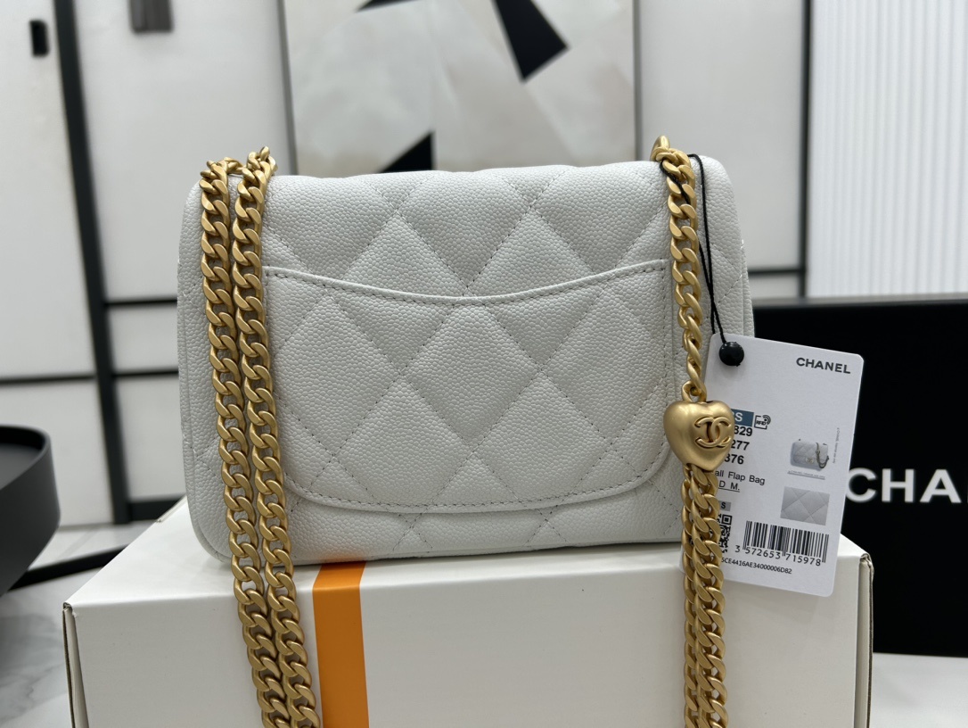 AS3921大号Chanel23P爱心球完胜金球金球有多火不用多说了吧专柜难买程度5颗星这次新一季上新爱