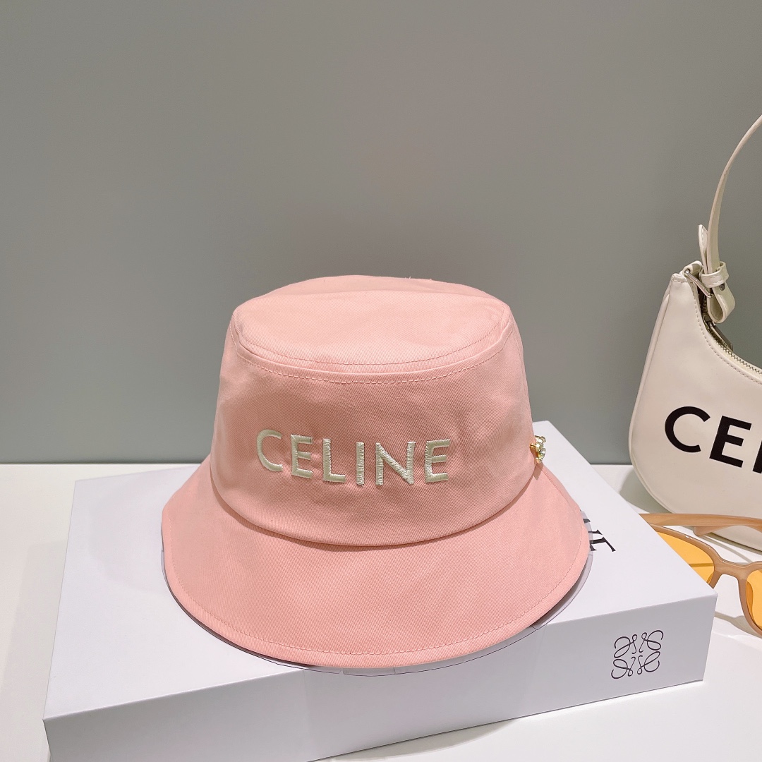 NO:192998,Celin Celing Fisherman's Hat~ New models are available. This year, every hat wants to have a design that is easy to design and is easy to casual, fashionable and high-end. It is super easy to match. Needless to say, the hat shape is absolutely beautiful!  Get the same style for the show, fisherman hat baseball hat knit hat, hat, celine, celine, espadrilles, hats19860909赛琳Celing渔夫帽～新款上架 今年每款帽子都想拥有设计轻易休闲时髦又带高级感 超好搭配 帽型不用多说 绝对好看！ 赶快get秀场同款吧帽子渔夫帽棒球帽针织帽,帽子,celine,celine,espadrilles,hats,hat