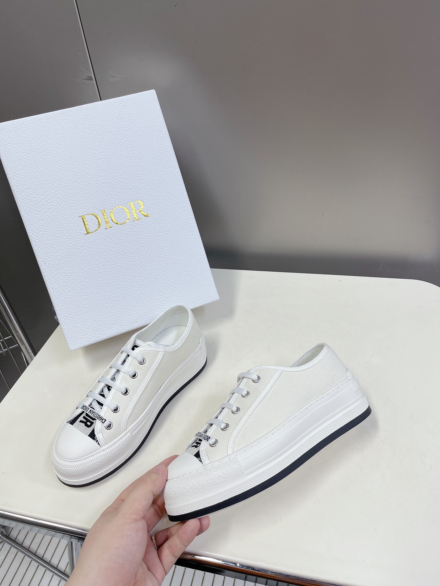 Dior迪奥春夏最新走秀款休闲厚底布