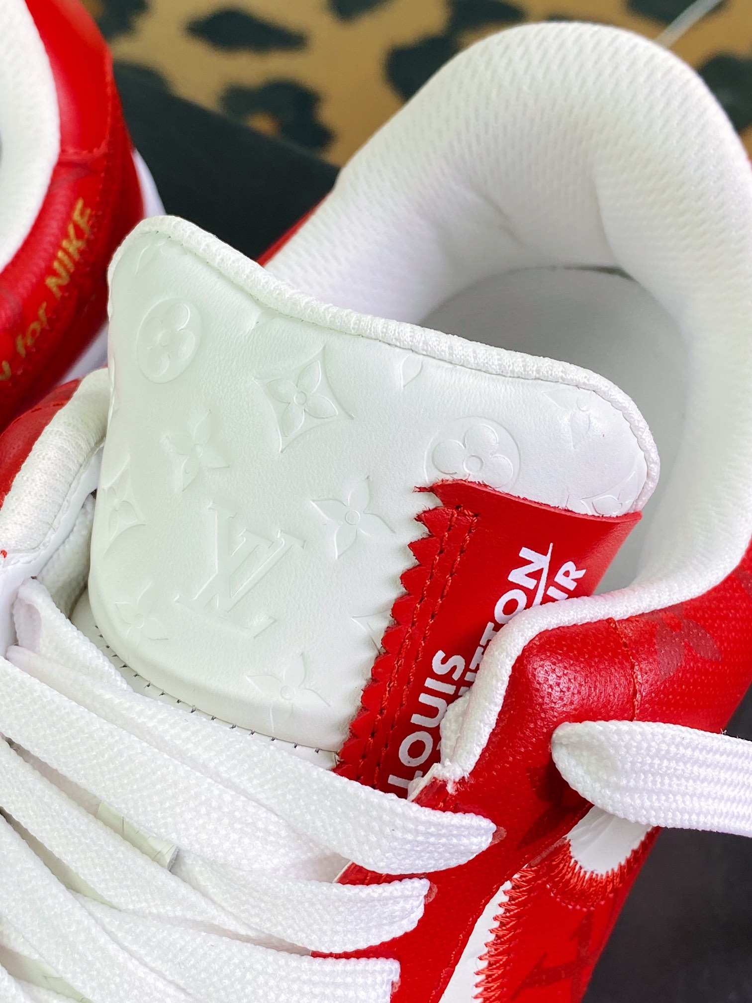 550 【Louis Vuitton】 x 【Nike】 Air Force 1'07 LV8 Low”Red/White/Black/LV Monogram” “大学红白黑LV压纹老花”AEU3BM16M693-1A9VA7