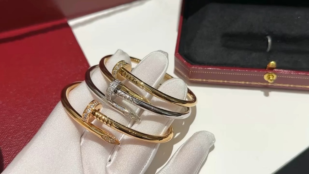 Cartier Cartier 款钉子手镯，头尾镶钻手镯