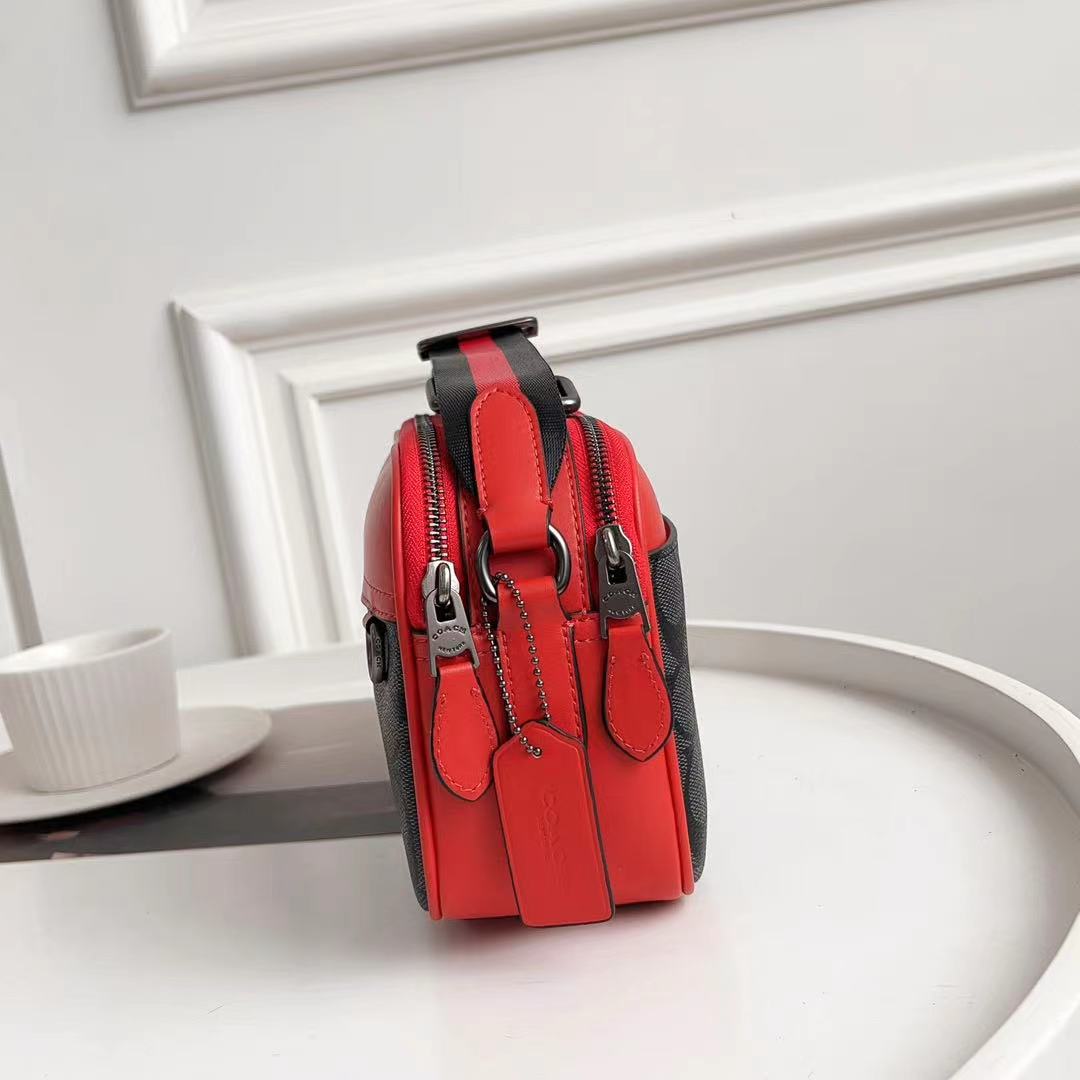 Coach C家 CE638 VARSITY图案GRAHAM斜挎包 双拉链相机包，款式 22x15x6cm