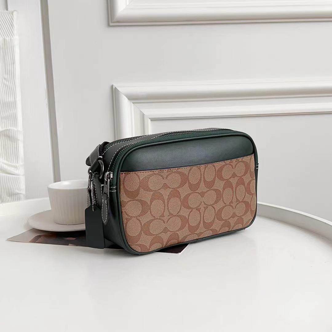 Coach C家 CE638 VARSITY图案GRAHAM斜挎包 双拉链相机包，款式 22x15x6cm
