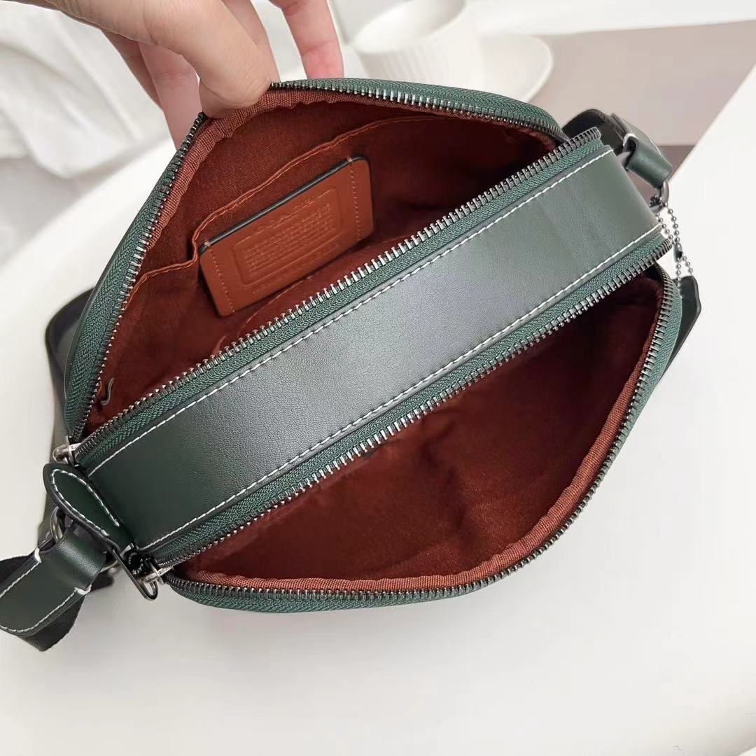 Coach C家 CE638 VARSITY图案GRAHAM斜挎包 双拉链相机包，款式 22x15x6cm