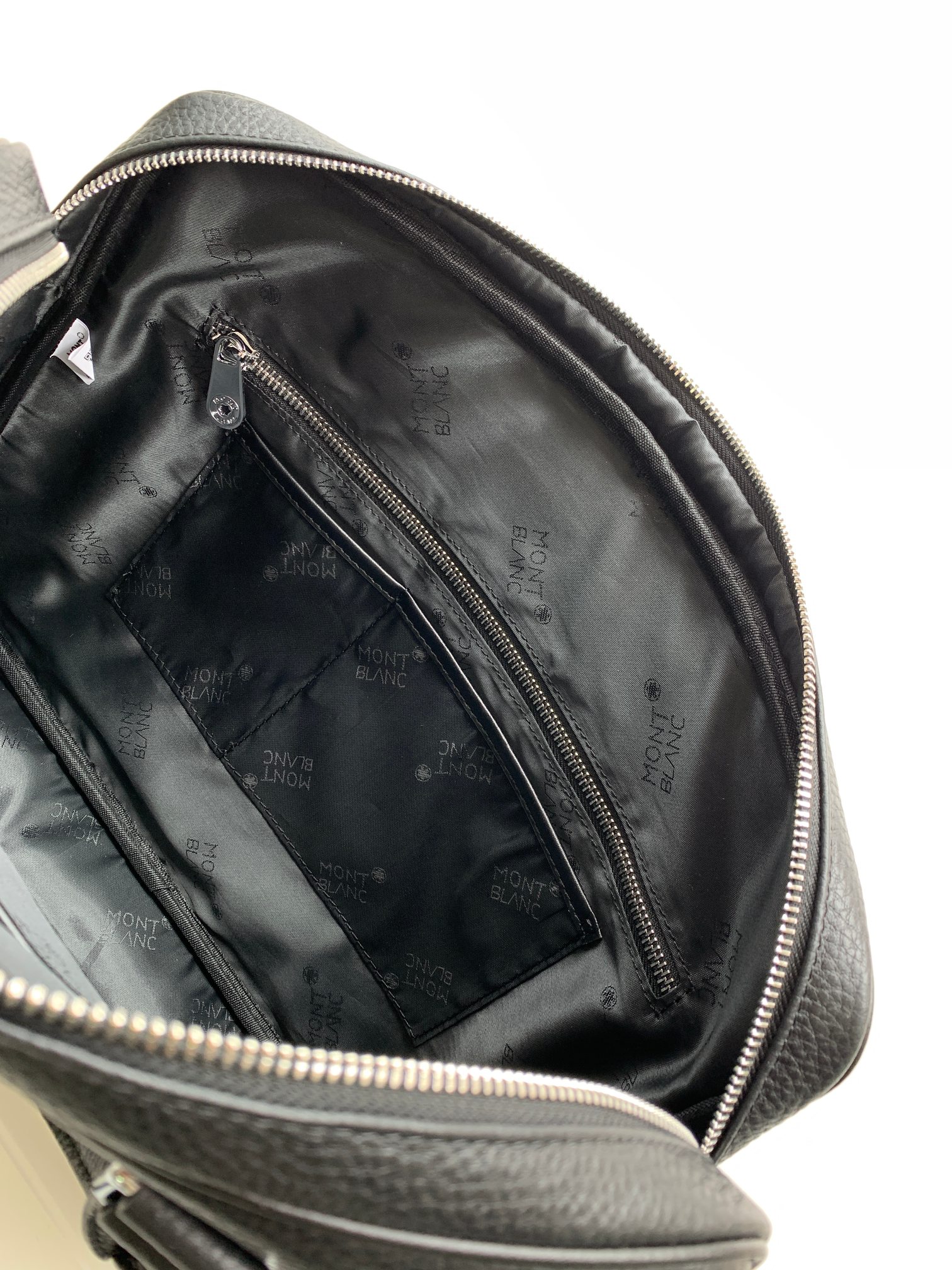 Montblanc 公文包型号：7025-1# 货万宝龙意大利自然摔小牛皮 手感 柔软细腻 采用隔层全皮设计