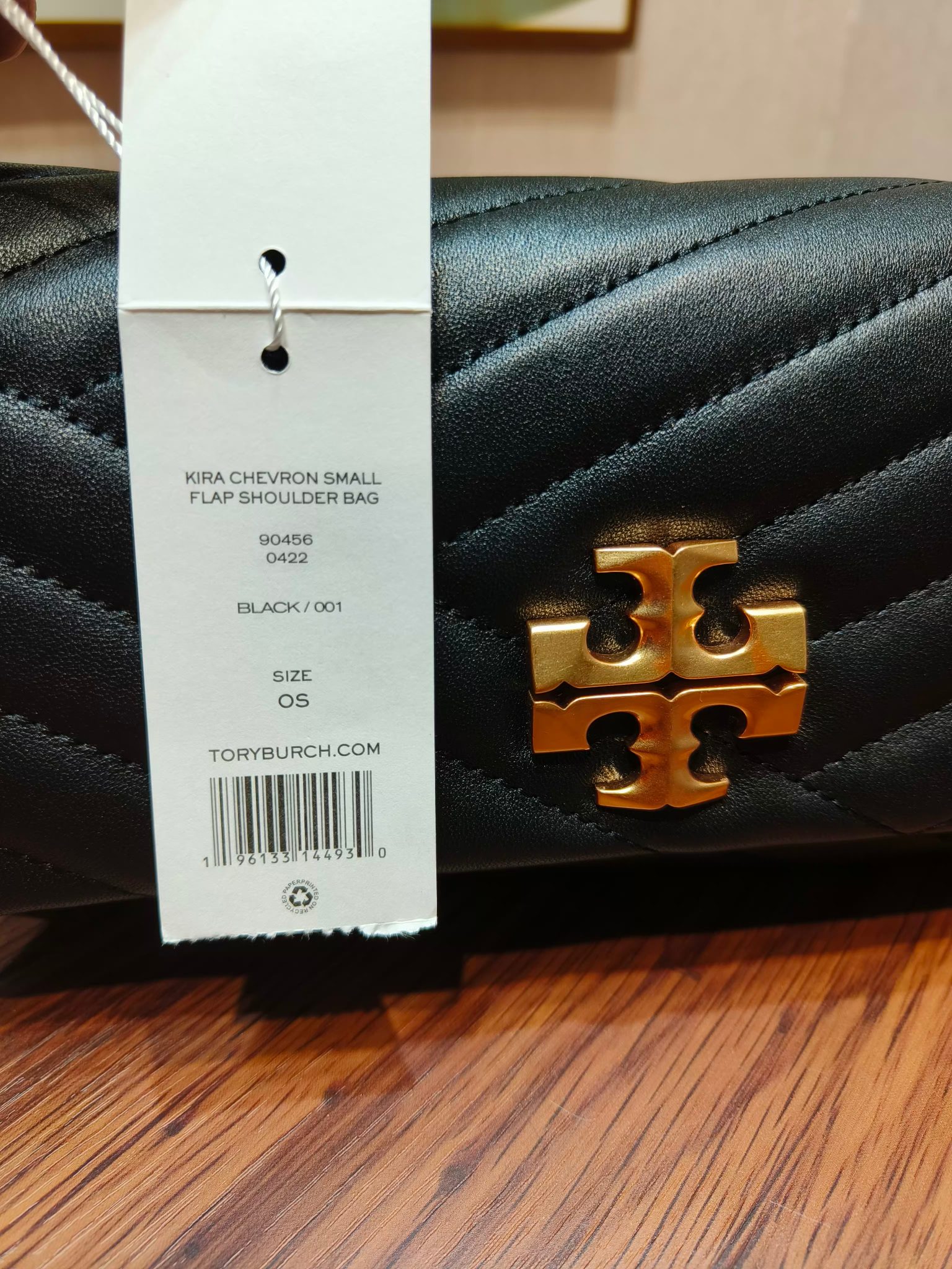 Tory Burch ～编号941新款 Kira 肩背包 版型轻薄 适于夹在腋下 精选人字纹绗缝皮革打造