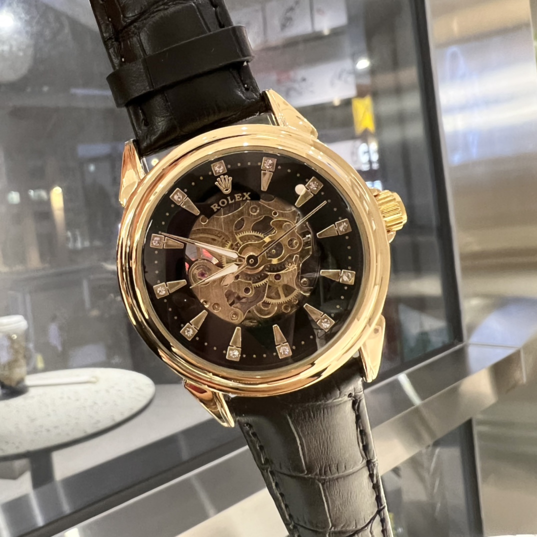 💰115全金
品牌：劳力士🔥🔥🔥 男士休闲男士机械，，浩瀚大气）奢华高雅类型：精品男士腕表（新品）表带：刚强度钢带（舒适）机芯:全自动机械机芯（稳定）镜面：矿物质镜面（高清，耐磨）大气爆款 至尊无上，王者回来！尺寸：直径40mm厚度11mm