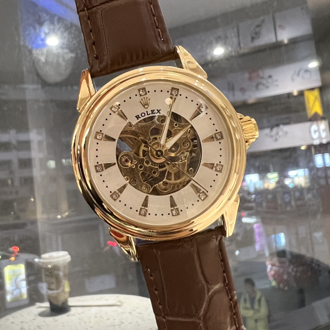 💰115全金
品牌：劳力士🔥🔥🔥 男士休闲男士机械，，浩瀚大气）奢华高雅类型：精品男士腕表（新品）表带：刚强度钢带（舒适）机芯:全自动机械机芯（稳定）镜面：矿物质镜面（高清，耐磨）大气爆款 至尊无上，王者回来！尺寸：直径40mm厚度11mm
