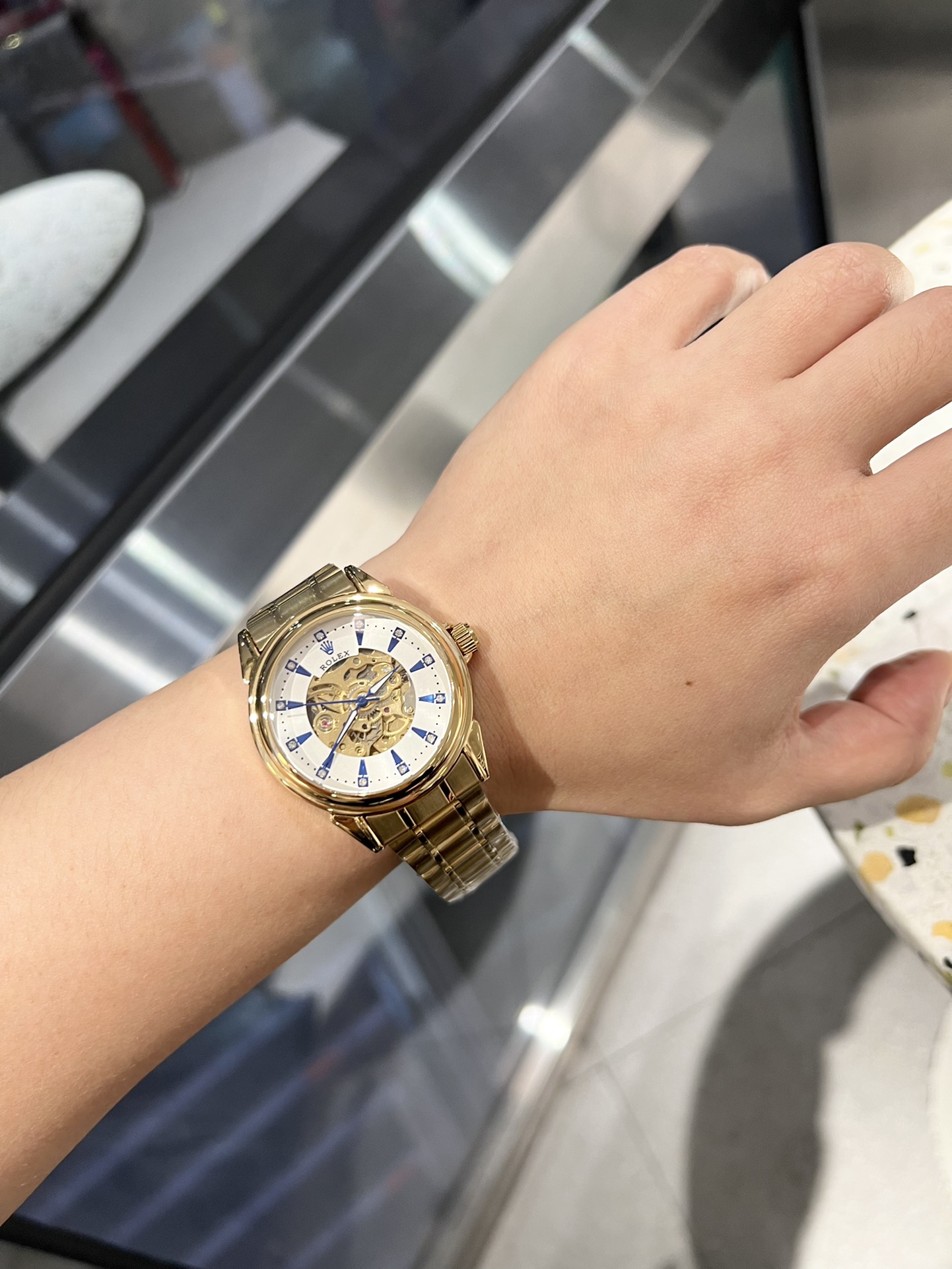 💰120
品牌：劳力士🔥🔥🔥 男士休闲男士机械，，浩瀚大气）奢华高雅类型：精品男士腕表（新品）表带：刚强度钢带（舒适）机芯:全自动机械机芯（稳定）镜面：矿物质镜面（高清，耐磨）大气爆款 至尊无上，王者回来！尺寸：直径40mm厚度11mm