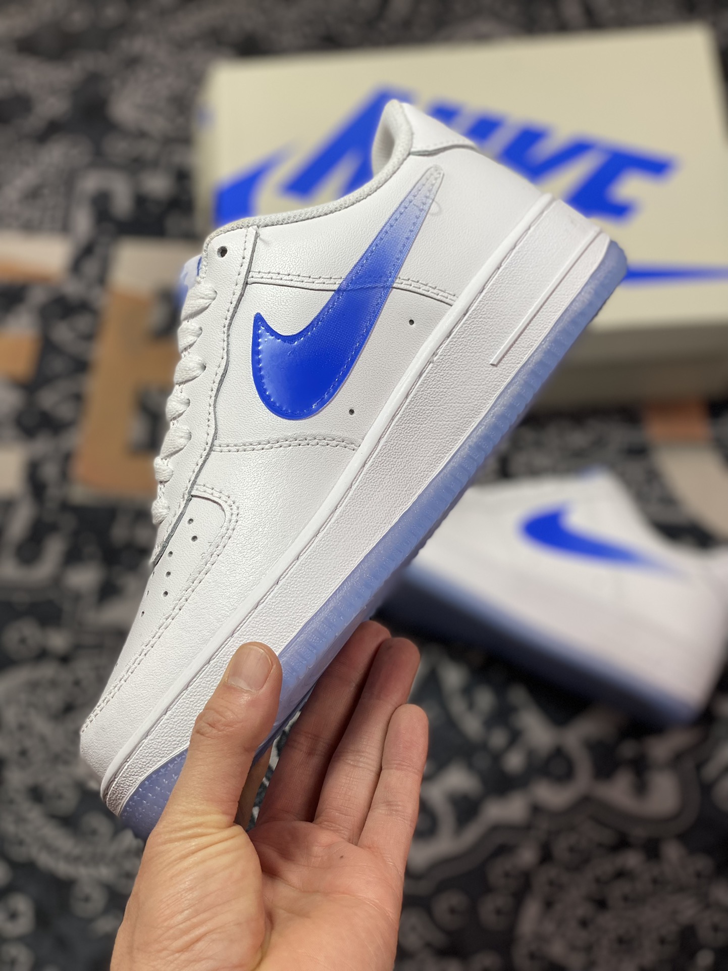 240  Nike By You Air Force 1'07 Low Retro SP 空军一号低帮“皮革白冰蓝渐变钩子”CO3363-361