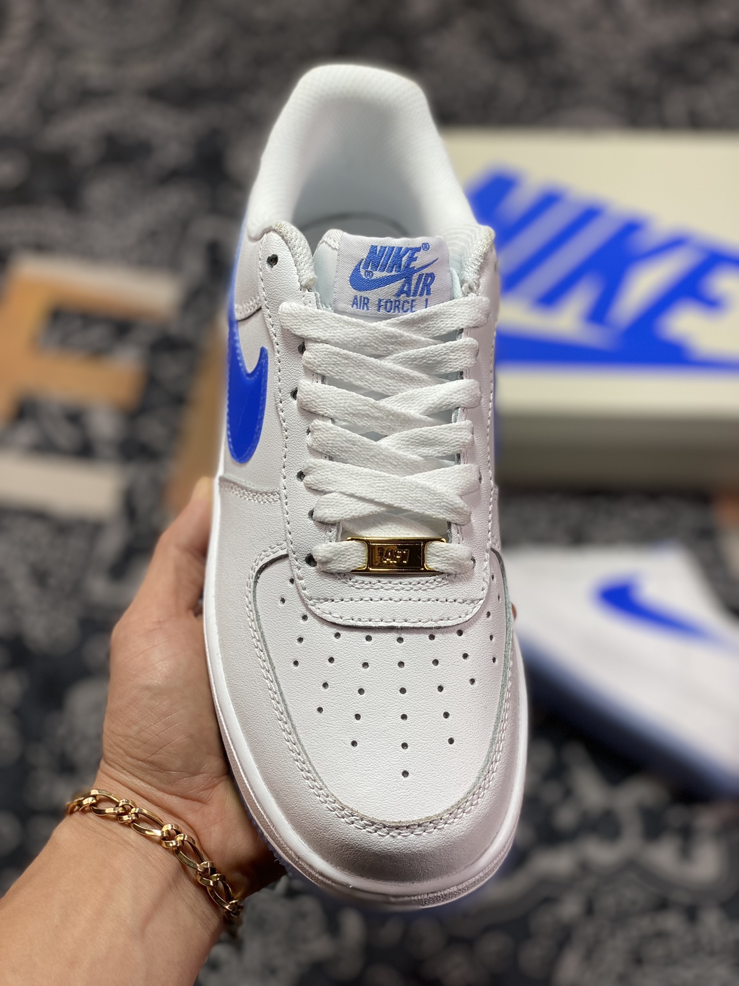 240  Nike By You Air Force 1'07 Low Retro SP 空军一号低帮“皮革白冰蓝渐变钩子”CO3363-361