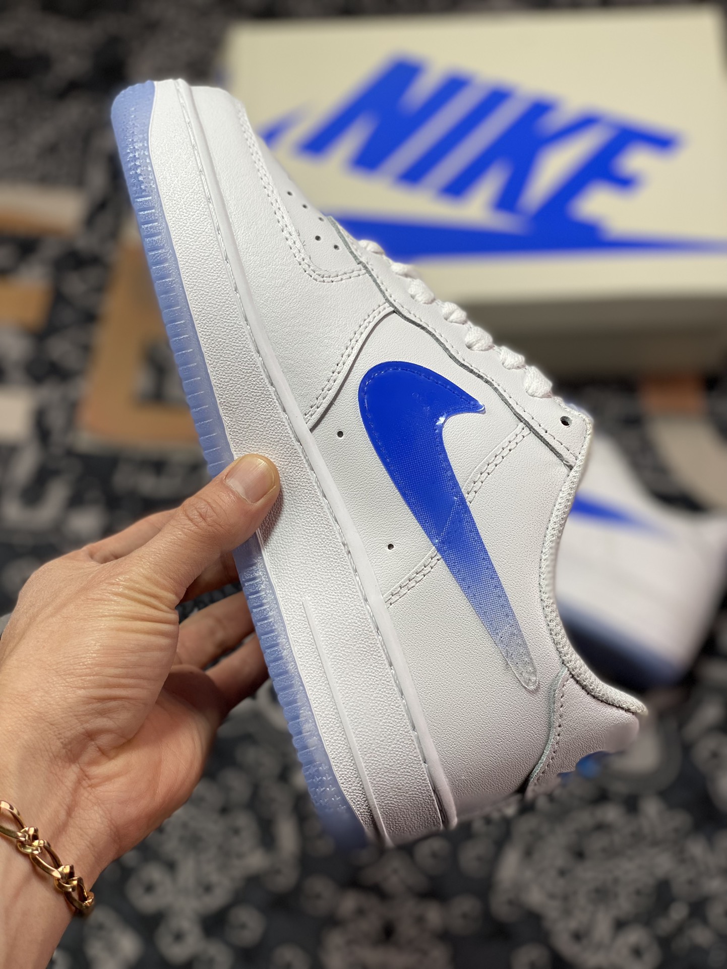 240  Nike By You Air Force 1'07 Low Retro SP 空军一号低帮“皮革白冰蓝渐变钩子”CO3363-361