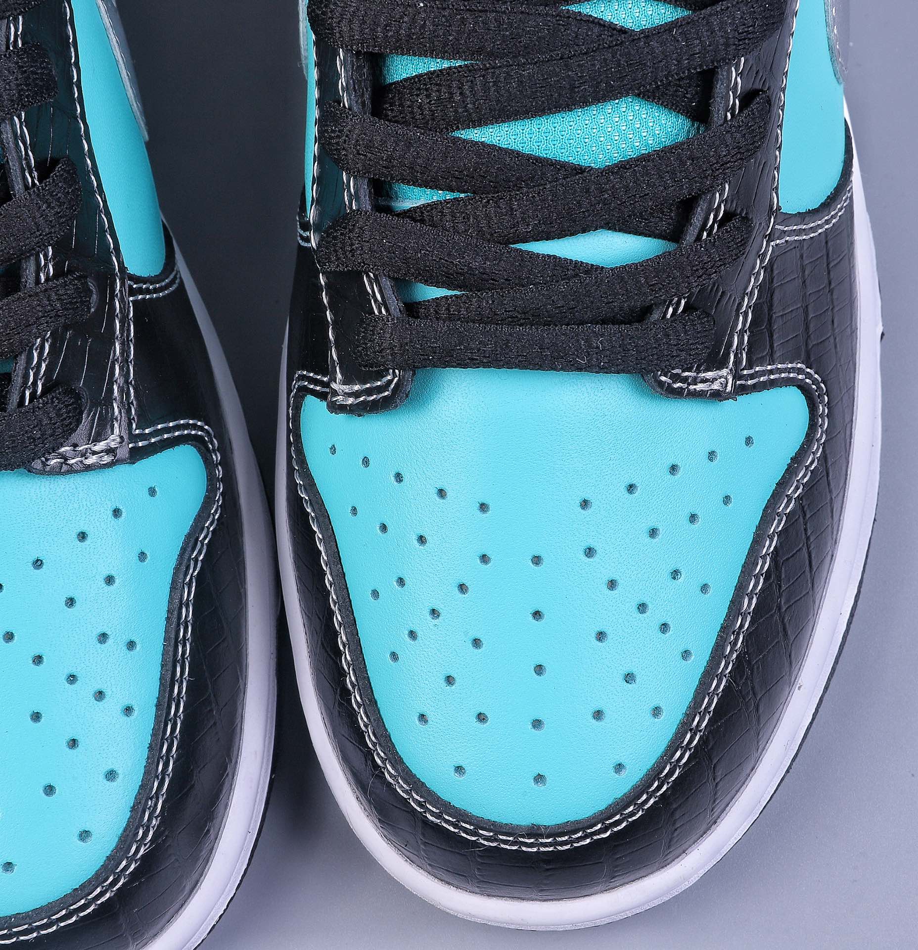 Nike SB Dunk Low Tiffany Blue Diamond 304292-402