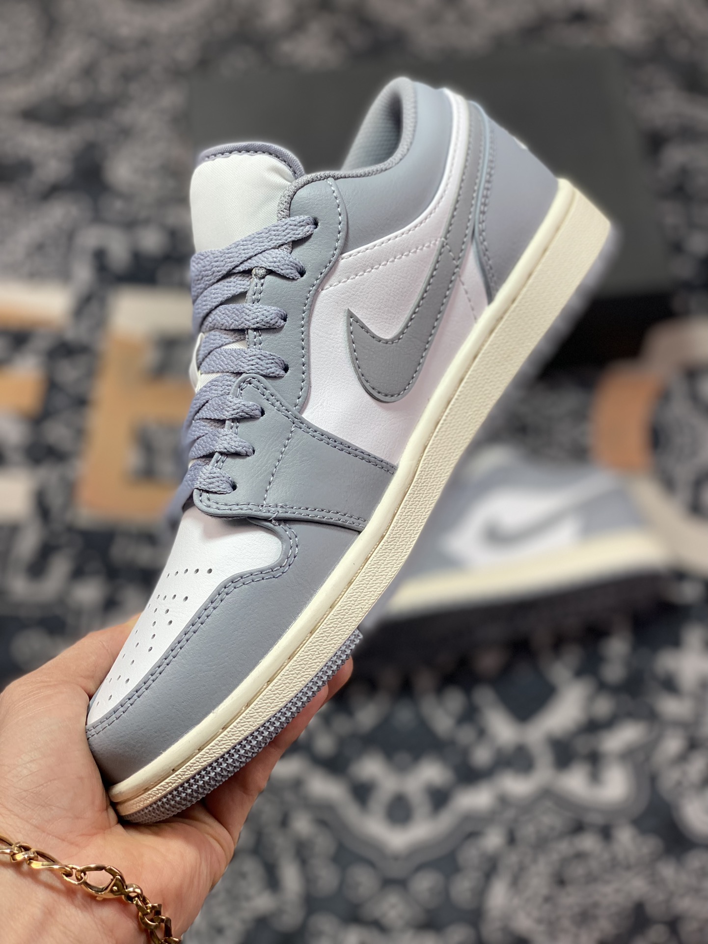 aj1 Jordan generation low-top classic retro culture casual sports basketball shoes ”grey and white toe distressed” 553558-053