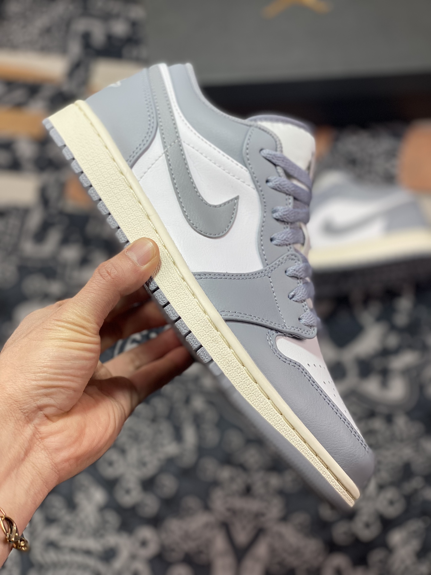 aj1 Jordan generation low-top classic retro culture casual sports basketball shoes ”grey and white toe distressed” 553558-053