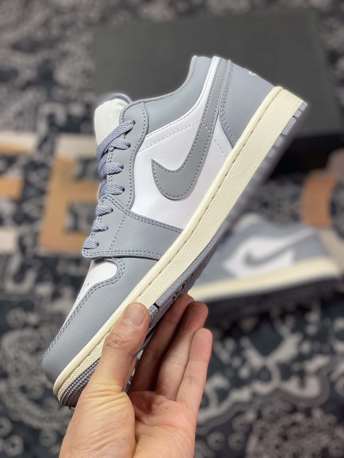 aj1 Jordan generation low-top classic retro culture casual sports basketball shoes ”grey and white toe distressed” 553558-053