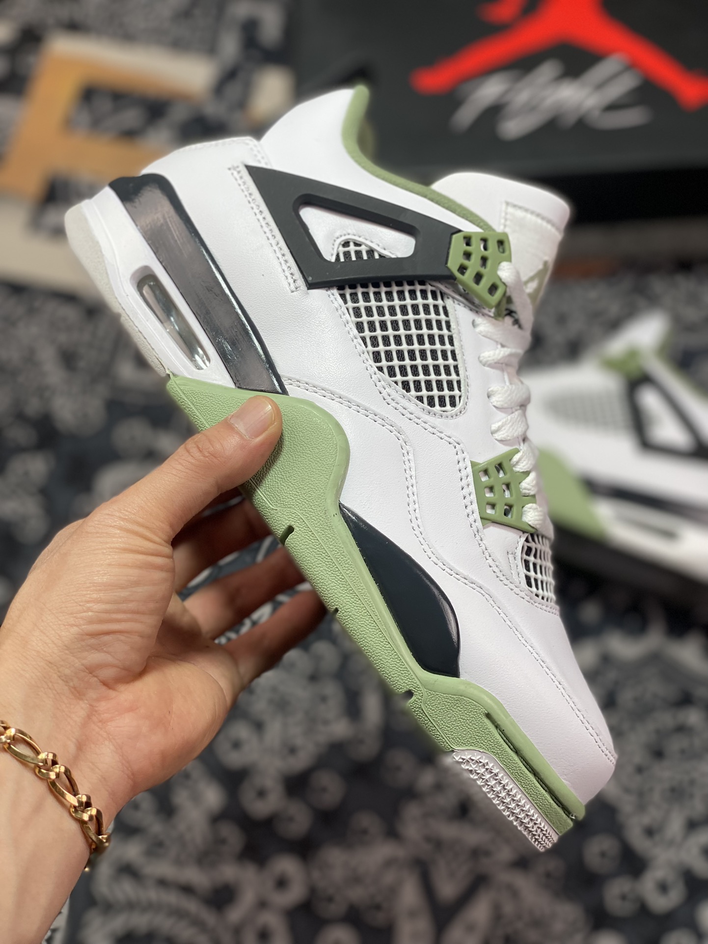 Nike Wmns Air Jordan 4 Retro ”Oil Green/Seafoam” Michael Jordan AJ4 generation mid-top AQ9129-103