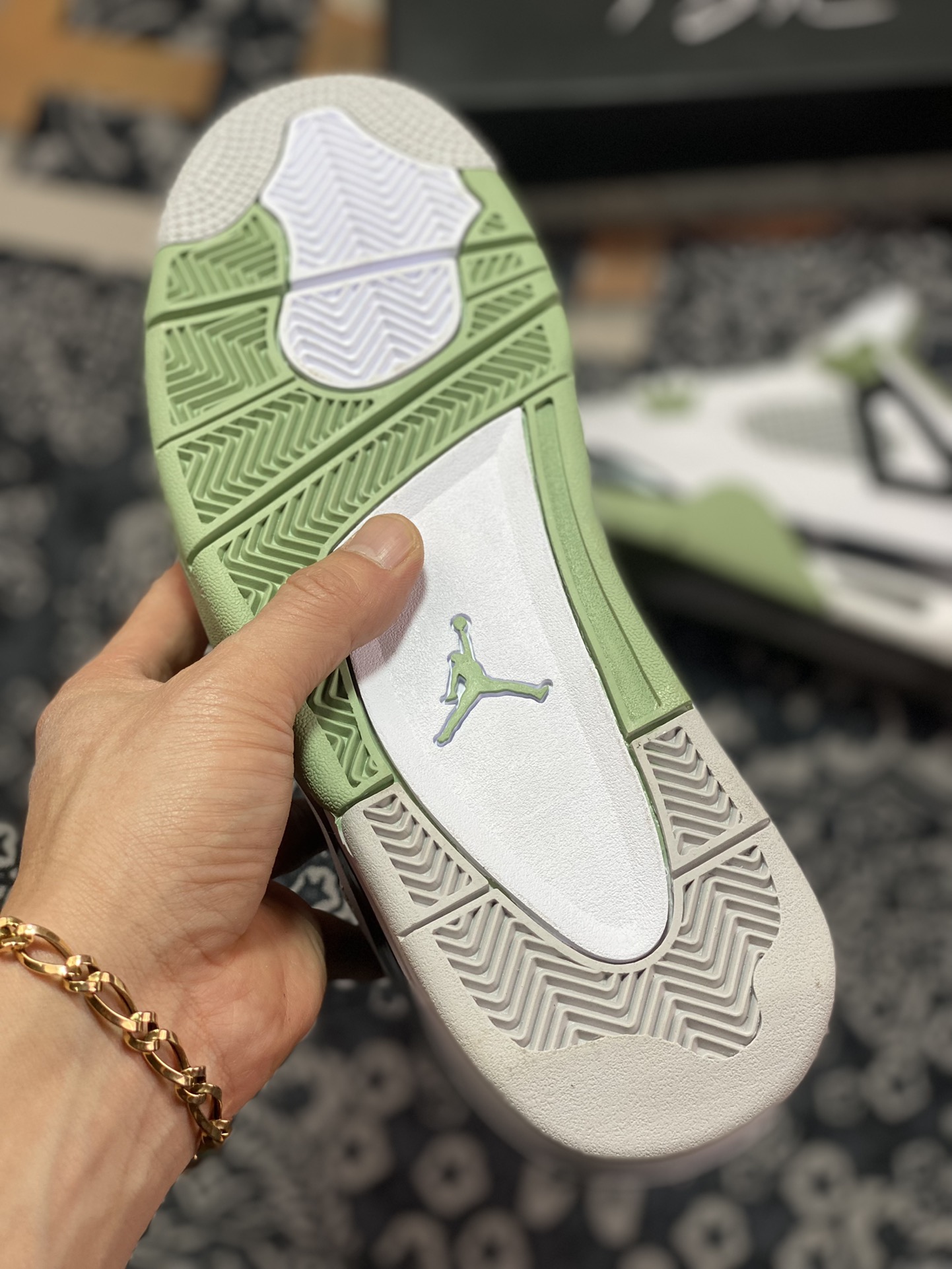 Nike Wmns Air Jordan 4 Retro ”Oil Green/Seafoam” Michael Jordan AJ4 generation mid-top AQ9129-103