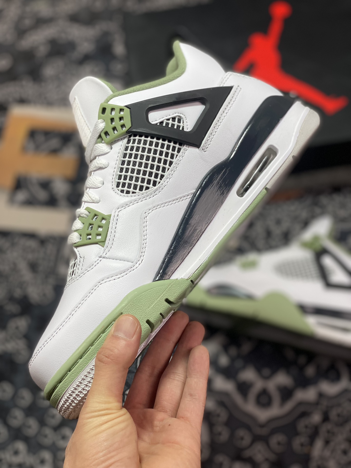 Nike Wmns Air Jordan 4 Retro ”Oil Green/Seafoam” Michael Jordan AJ4 generation mid-top AQ9129-103