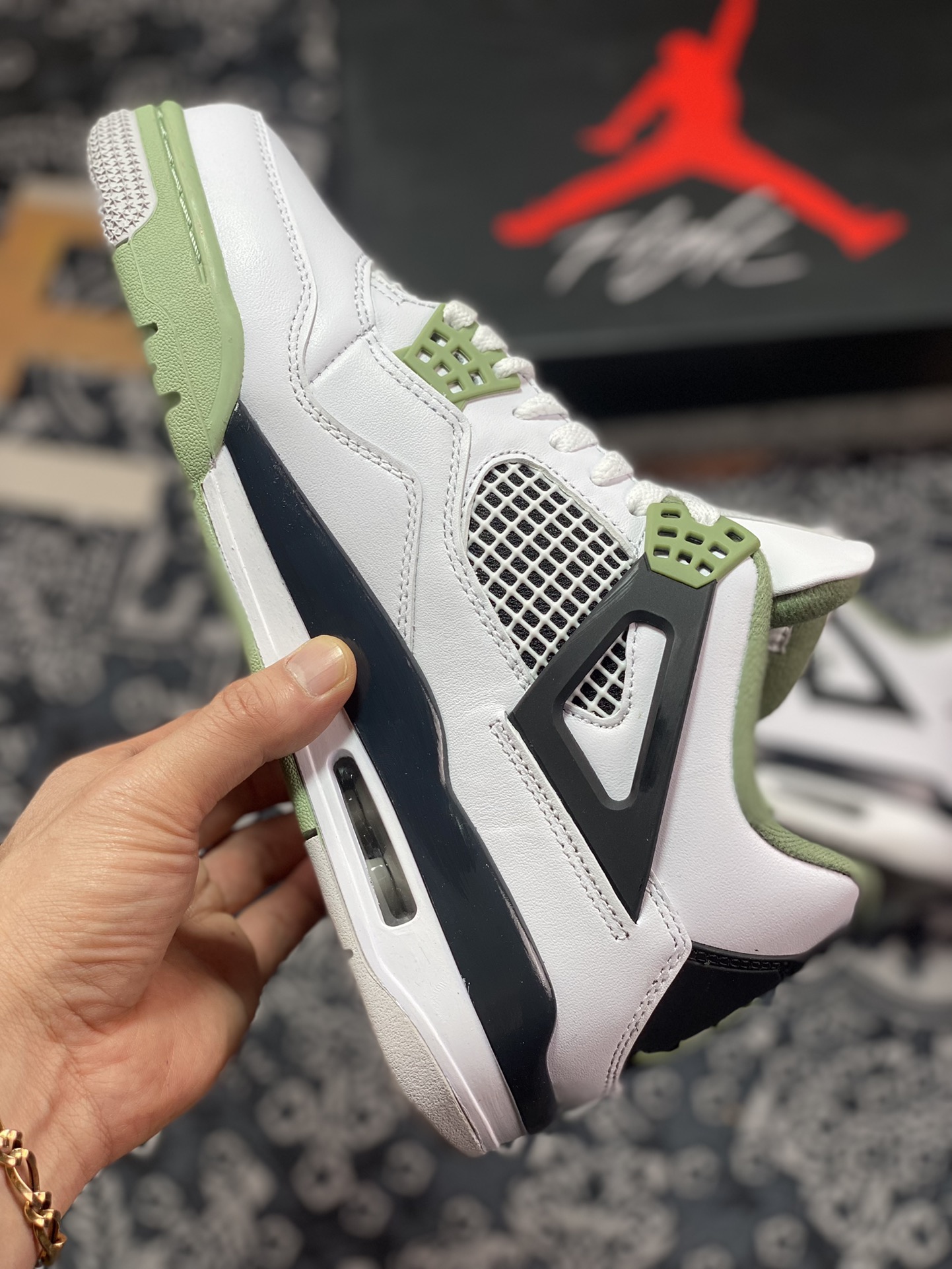 Nike Wmns Air Jordan 4 Retro ”Oil Green/Seafoam” Michael Jordan AJ4 generation mid-top AQ9129-103