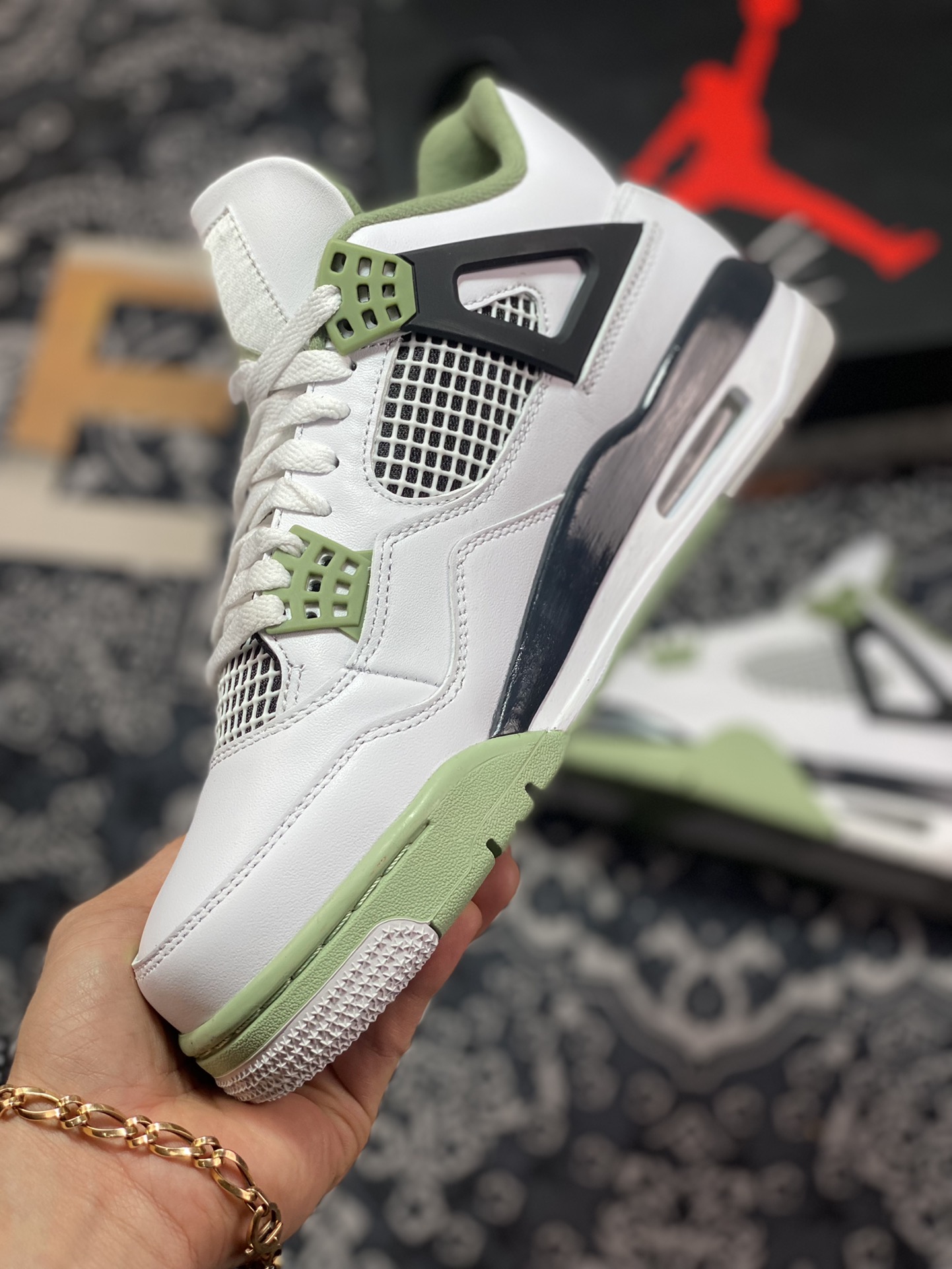 Nike Wmns Air Jordan 4 Retro ”Oil Green/Seafoam” Michael Jordan AJ4 generation mid-top AQ9129-103