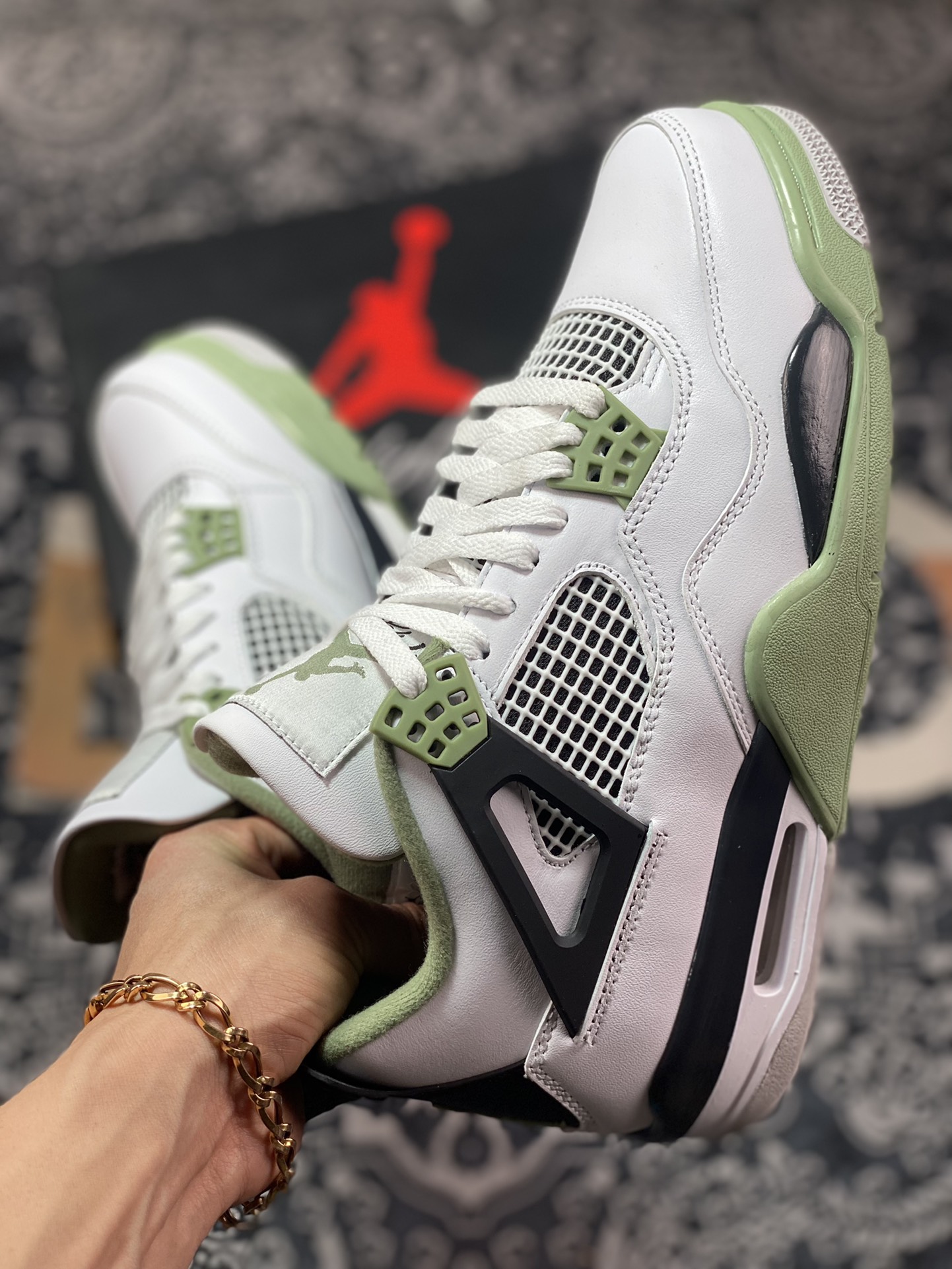 Nike Wmns Air Jordan 4 Retro ”Oil Green/Seafoam” Michael Jordan AJ4 generation mid-top AQ9129-103