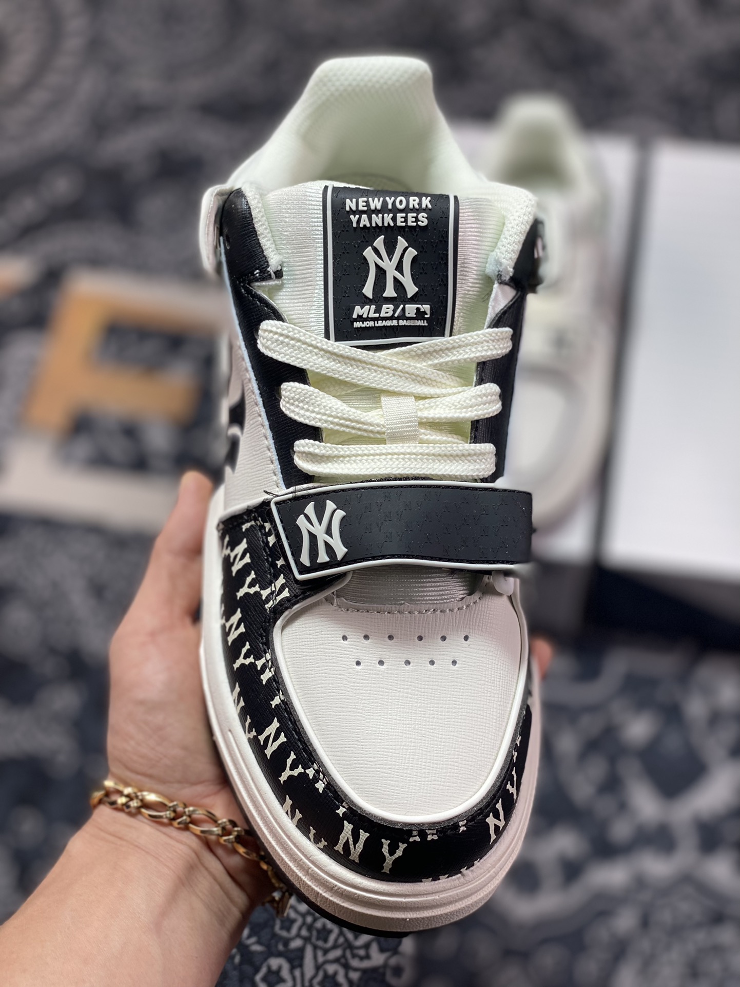 180 New York Yankees x MLB Chunky Liner Basic Mid 学长鞋“魔术贴黑白NY印花”3ASXLM13N-C0002