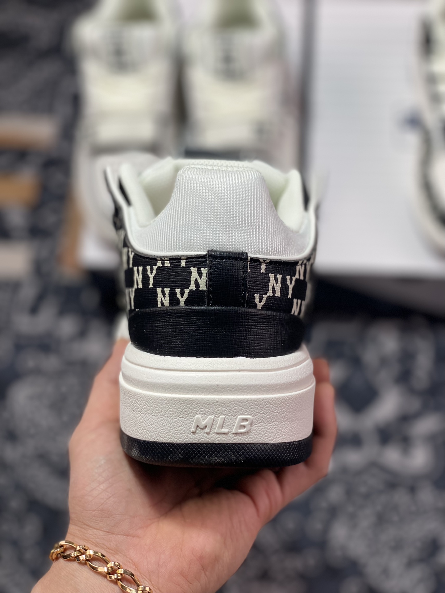 180 New York Yankees x MLB Chunky Liner Basic Mid 学长鞋“魔术贴黑白NY印花”3ASXLM13N-C0002