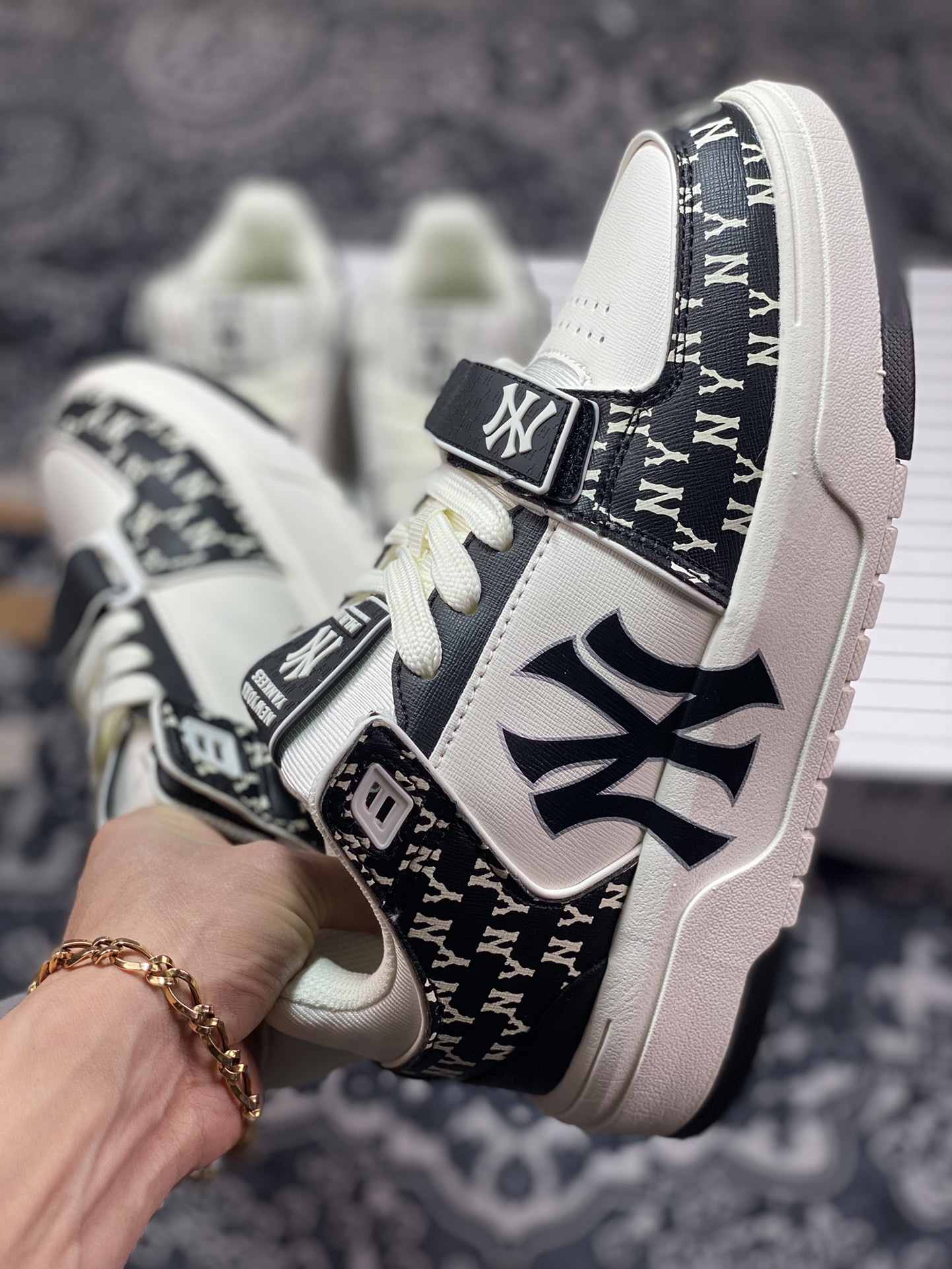 180 New York Yankees x MLB Chunky Liner Basic Mid 学长鞋“魔术贴黑白NY印花”3ASXLM13N-C0002