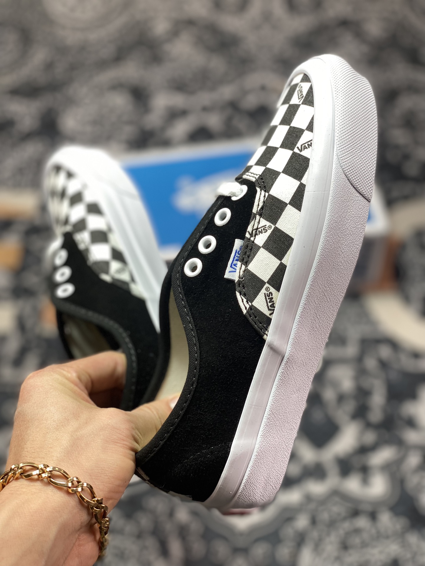 140   Vans Vault OG Authentic LX 黑白棋盘格拼色 VN0A45JJVQA