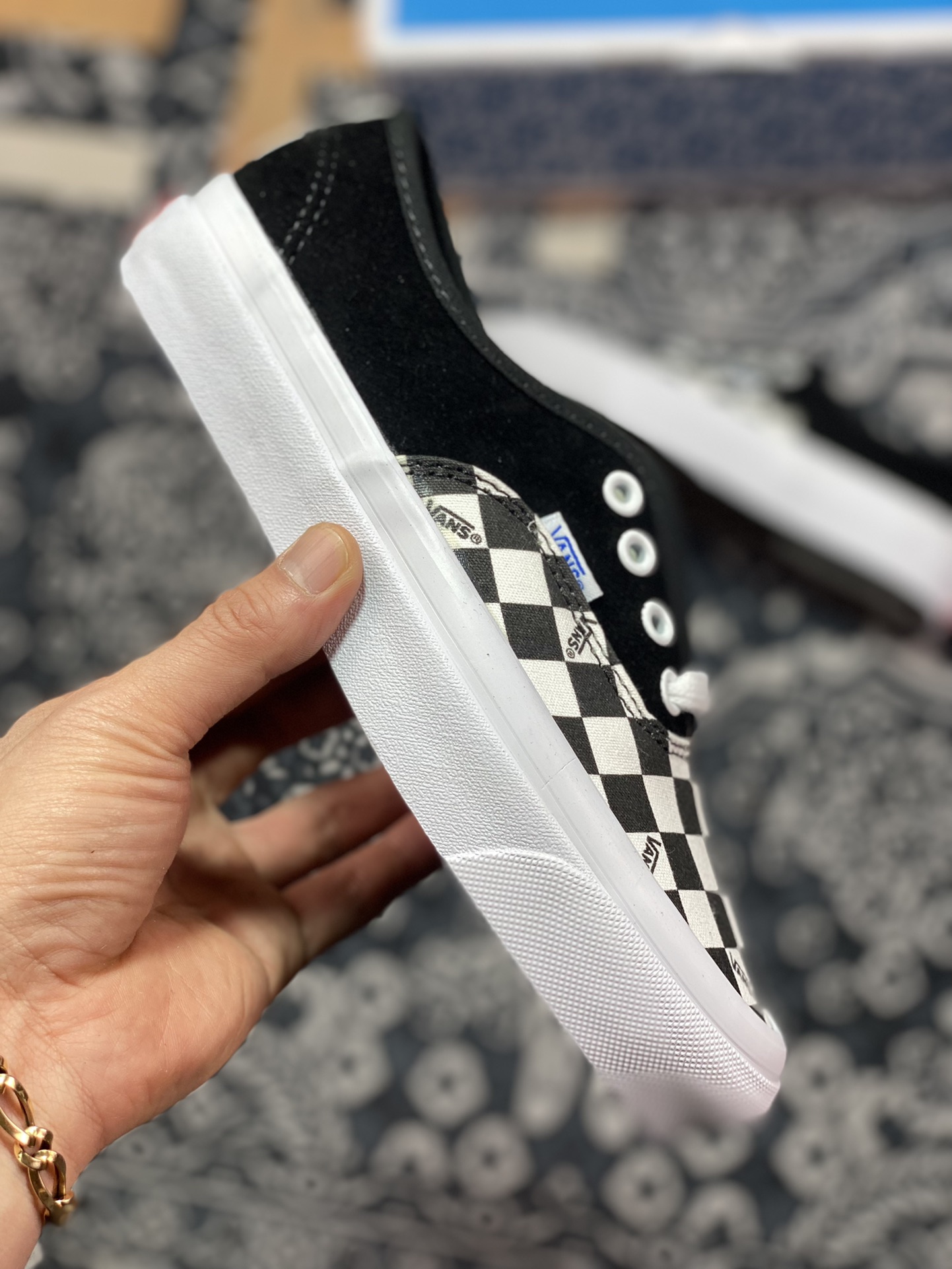 140   Vans Vault OG Authentic LX 黑白棋盘格拼色 VN0A45JJVQA