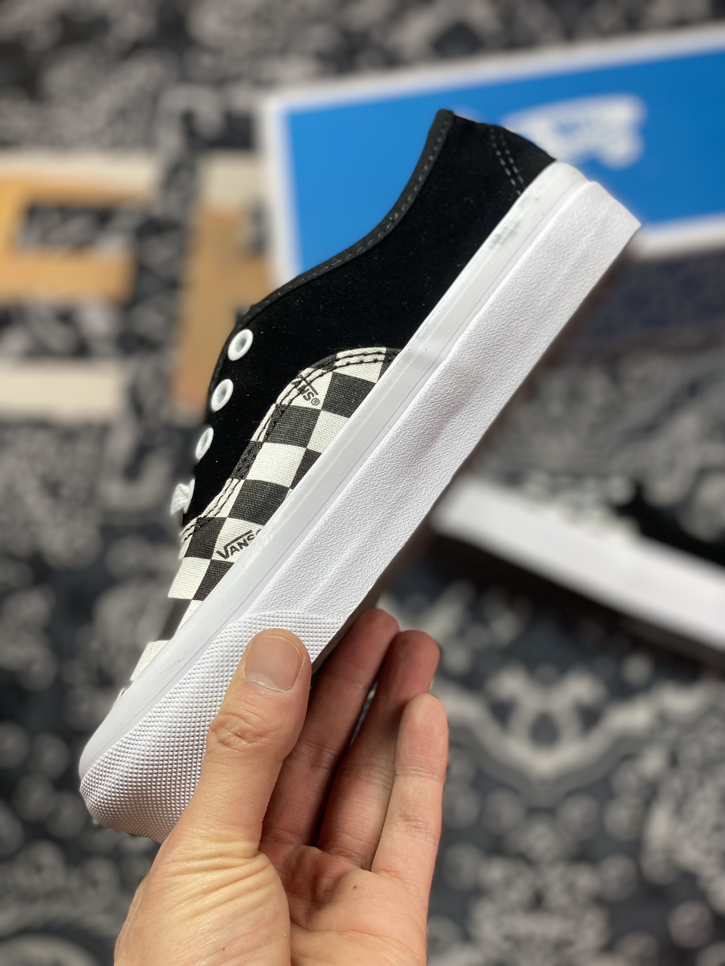 140   Vans Vault OG Authentic LX 黑白棋盘格拼色 VN0A45JJVQA