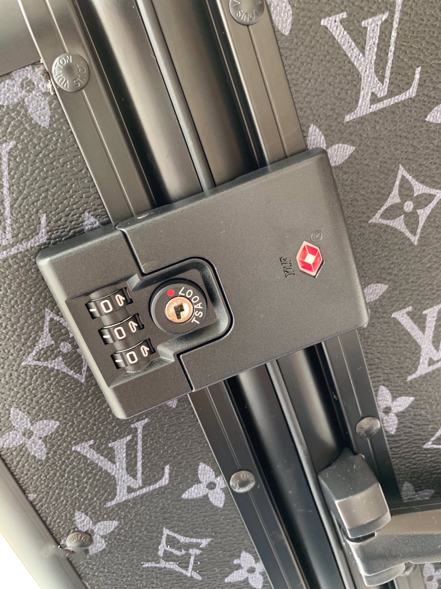 Louis Vuitton RD02 Black Monogram 20-Inch Carry-On Luggage Suitcase 6 i1679296213 163 4