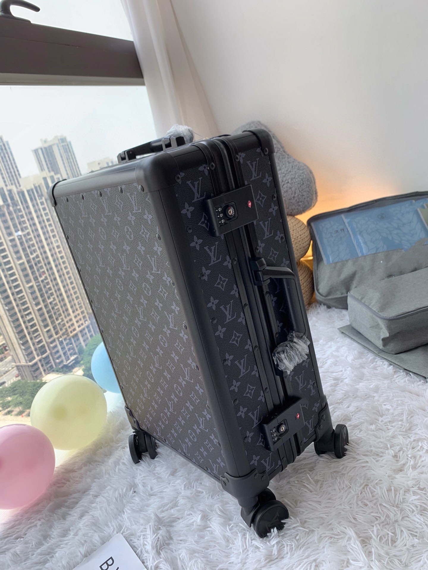 Louis Vuitton RD02 Black Monogram 20-Inch Carry-On Luggage Suitcase 3 i1679296213 2325 1