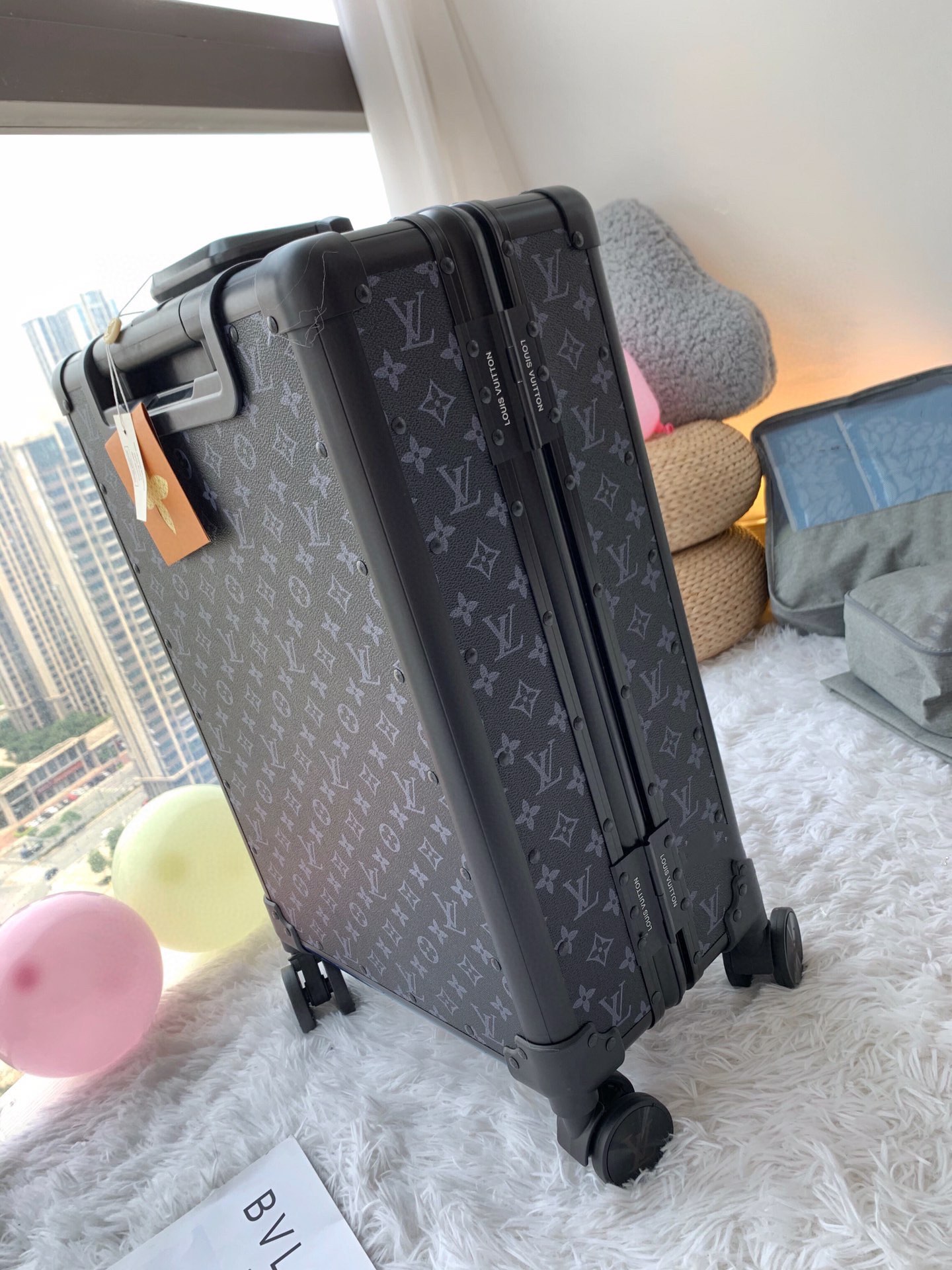 Louis Vuitton RD02 Black Monogram 20-Inch Carry-On Luggage Suitcase 4 i1679296213 5525 2
