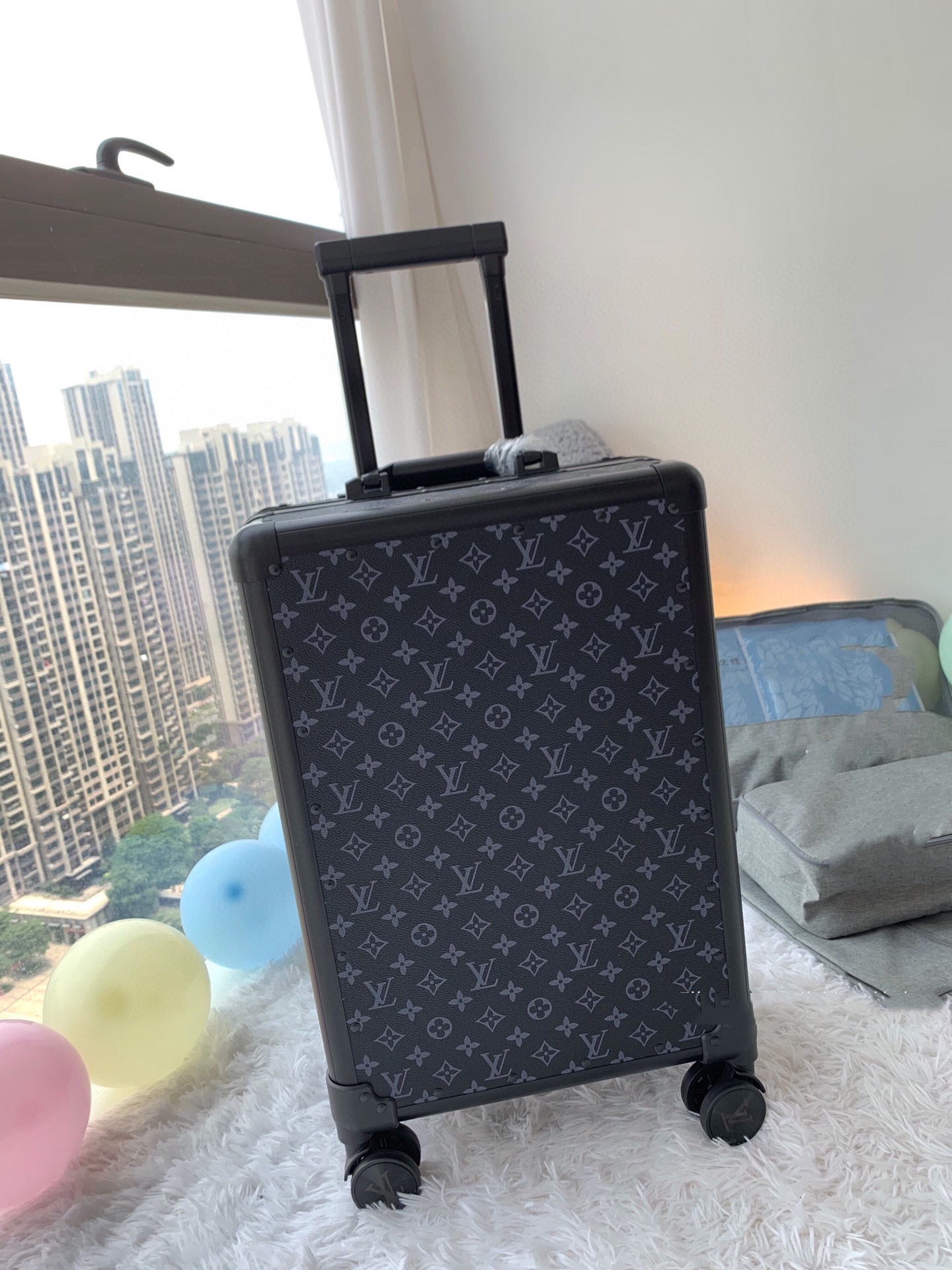 Louis Vuitton RD02 Black Monogram 20-Inch Carry-On Luggage Suitcase 2 i1679296213 606 0