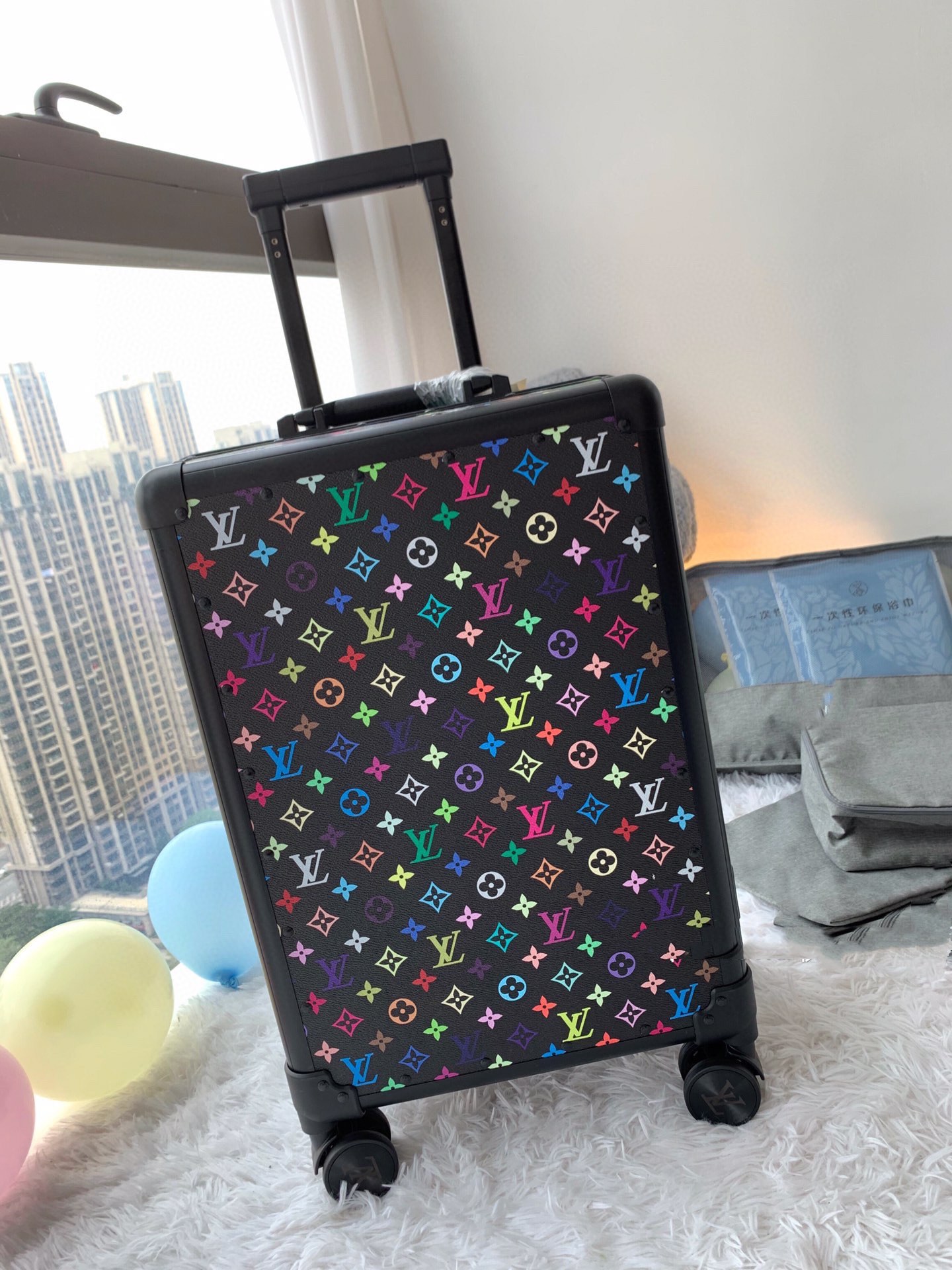 NO:269792,LV (LOUIS VULTTON) interprets fashion travel art with excellent quality, outstanding creativity and exquisite craftsmanship. Unique design concepts, fun, fashionable trends, retro style and perfect craftsmanship, combining the two!  It adopts high-end carbon migration fabric, wear-resistant, advanced technology, international customs lock multi-class trolley, universal wheel device, smooth sliding, easy and convenient travel. High-end and atmospheric LOGO, modern and simple black and elegant lining, metal buckle, partition replacement, simple and convenient lengthening belt adjustment. The main color presbyterian-black flower-black grid-coffee grid-starry sky-black color-white color L.v donkey suitcase/trolley box Another set of fashion new favorites, this retro-shaped trolley has its own unique fashion and capable style, and its strength and appearance are all online!  Classic floral material with aluminum frame, durable and sturdy. Model 90045 20 inch/boarding case Specifications Length 35 Width 21 Height 56 ​​(4.4kg) 26 inch/consignment case Specifications Length 40 Width 26 Height 66 (5.8kg),,louis vuitton,louis vuitton,louis vuitton,louis vuitton,louis vuitton19860909LV（LOUIS VULTTON路易威登）以卓越品质,杰出创意和精湛工艺演绎时尚旅行艺术 独特设计理念,趣味横生,时尚潮流,复古风格与完美工艺,二者结合！ 釆用高端碳迁维面料,耐磨,先进工艺,国际海关锁多阶级拉杆,万向轮装置,滑动流畅,旅行轻松便捷. 高档大气的LOGO,现代简约黑色大方的内衬,金属插扣,隔板任意调换,简单方便的加长带调节 主打色老花-黑花-黑格-咖啡格-星空-黑彩-白彩 L.v驴牌行李箱/拉杆箱 又来一组时尚新宠,这种复古形的拉箱有自己独特的一种时尚干练风,实力颜值都在线盘他！经典花料配铝框,耐看结实. 型号90045 20寸/登机箱 规格 长35 宽21 高56（4.4kg） 26寸/托运箱 规格 长40 宽26 高66（5.8kg）,,louis vuitton,louis vuitton,louis vuitton,louis vuitton,luggage
