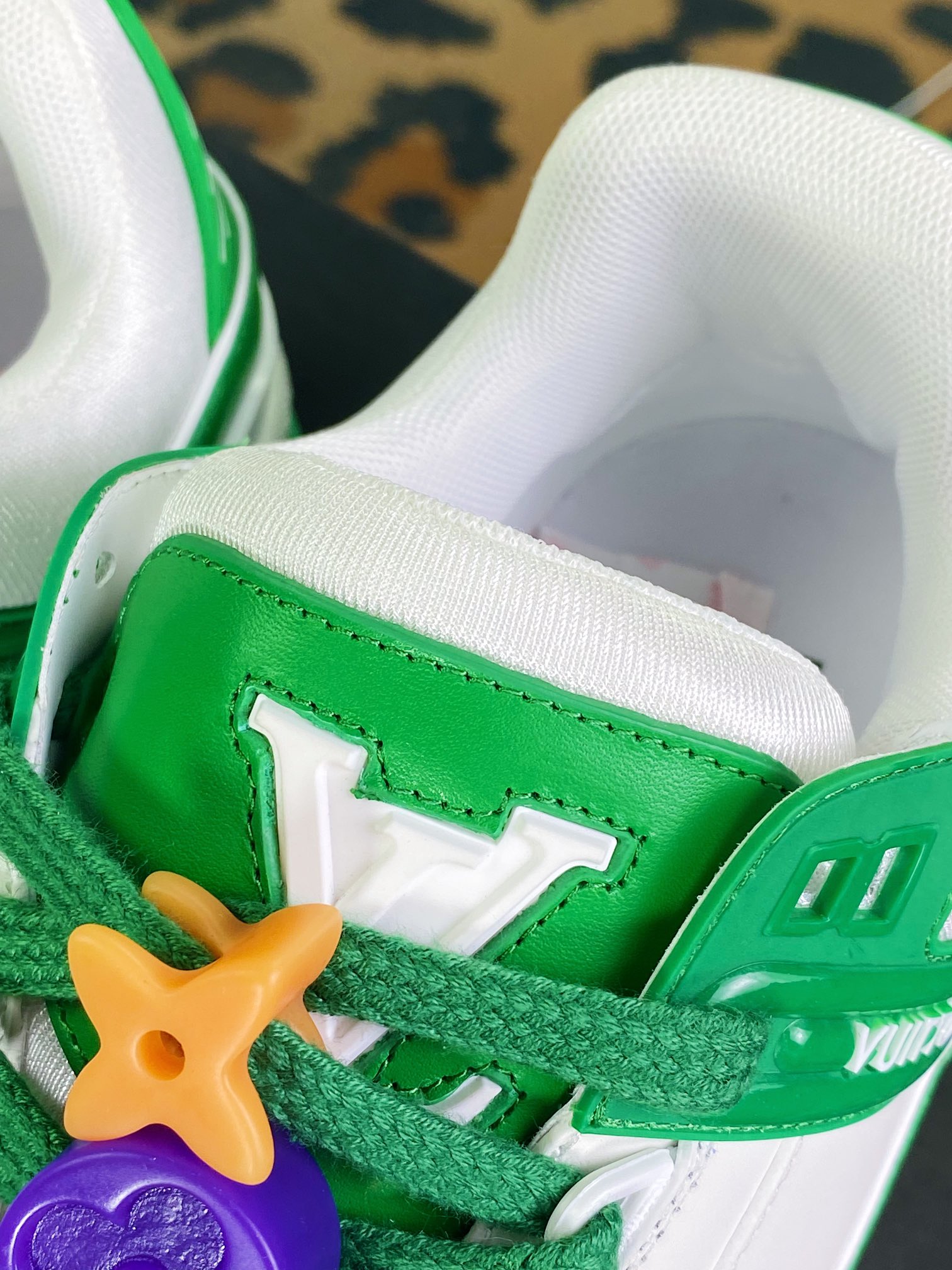 【Louis Vuitton】 Trainer Maxi Low Sneaker 面包版马克西系列低帮板鞋“绿白多彩鞋带串珠”1AB8SR