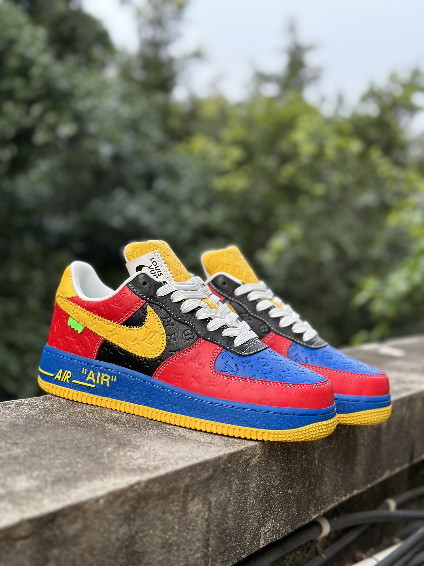 特价小合集大码供应LouisVuittonxNikeAirForce1Low低帮系带板鞋白红蓝LV联名空