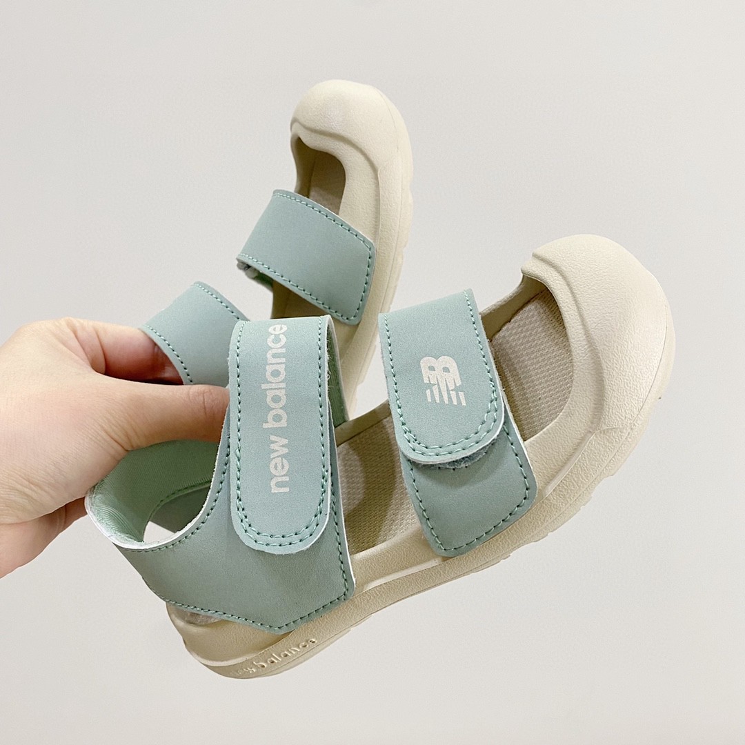 图片[4]-专G版ＮＢ护脚沙滩凉鞋‼️ 前面两个魔术贴粘贴的，都可以打开的还加松紧带！NB家的凉鞋做出来除了百搭就是舒服！🔥🔥 拥有一些特别的凉鞋真的是太重要了🌝🙈上脚非常舒服，NB家的运动款凉鞋想要的宝宝必入呀❤-选品中心