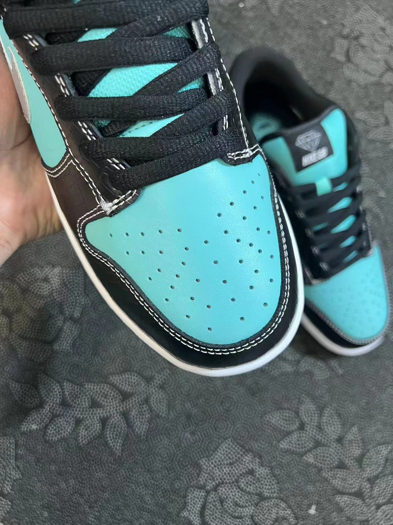 ? Nike Dunk SB Low Diamond Supply Co.Tiffany 钻石低帮 男款黑绿 市场绝无仅有的配色以及品质 之前走国外的绿叉原盒 过验得物