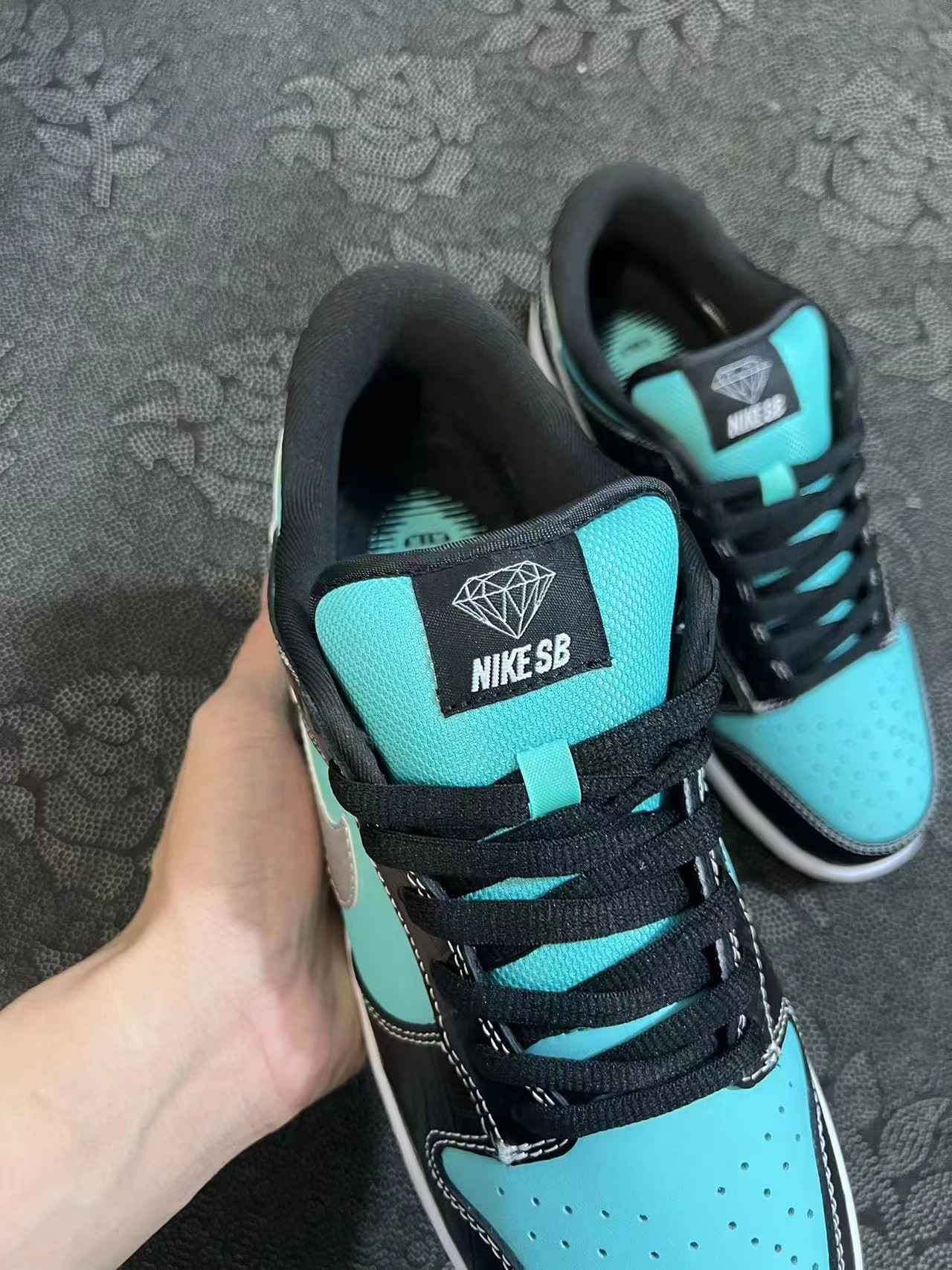 ? Nike Dunk SB Low Diamond Supply Co.Tiffany 钻石低帮 男款黑绿 市场绝无仅有的配色以及品质 之前走国外的绿叉原盒 过验得物